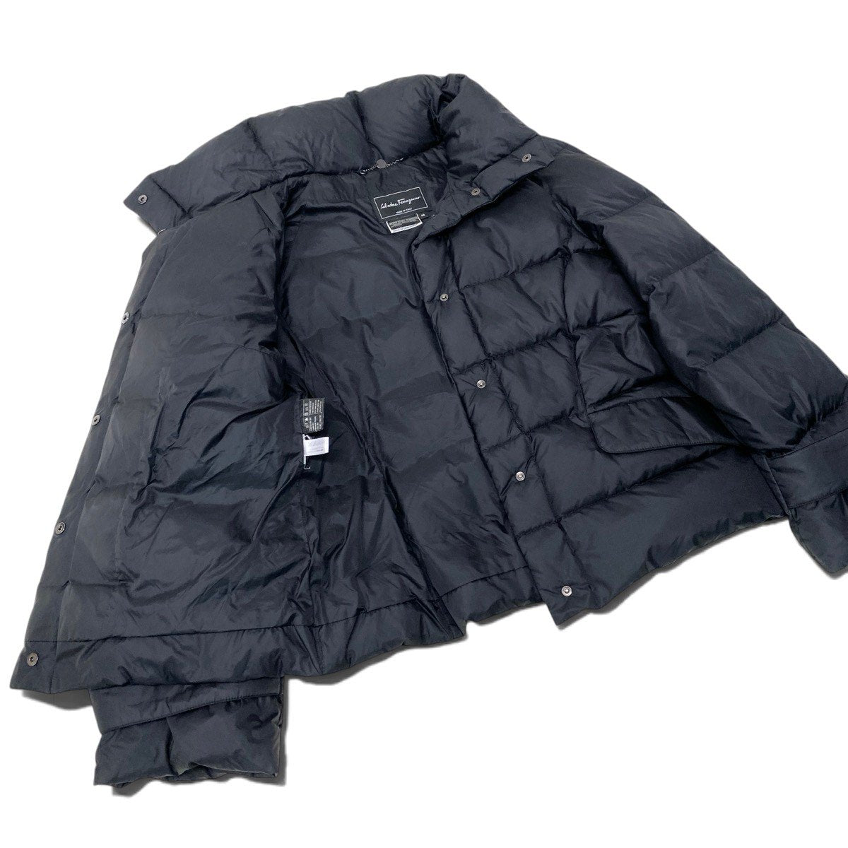 51i2 Salvatore Ferragamo サルヴァトーレフェラガモ ダウンジャケット ハーフコート イタリア製 48 ブラック レディースo07t