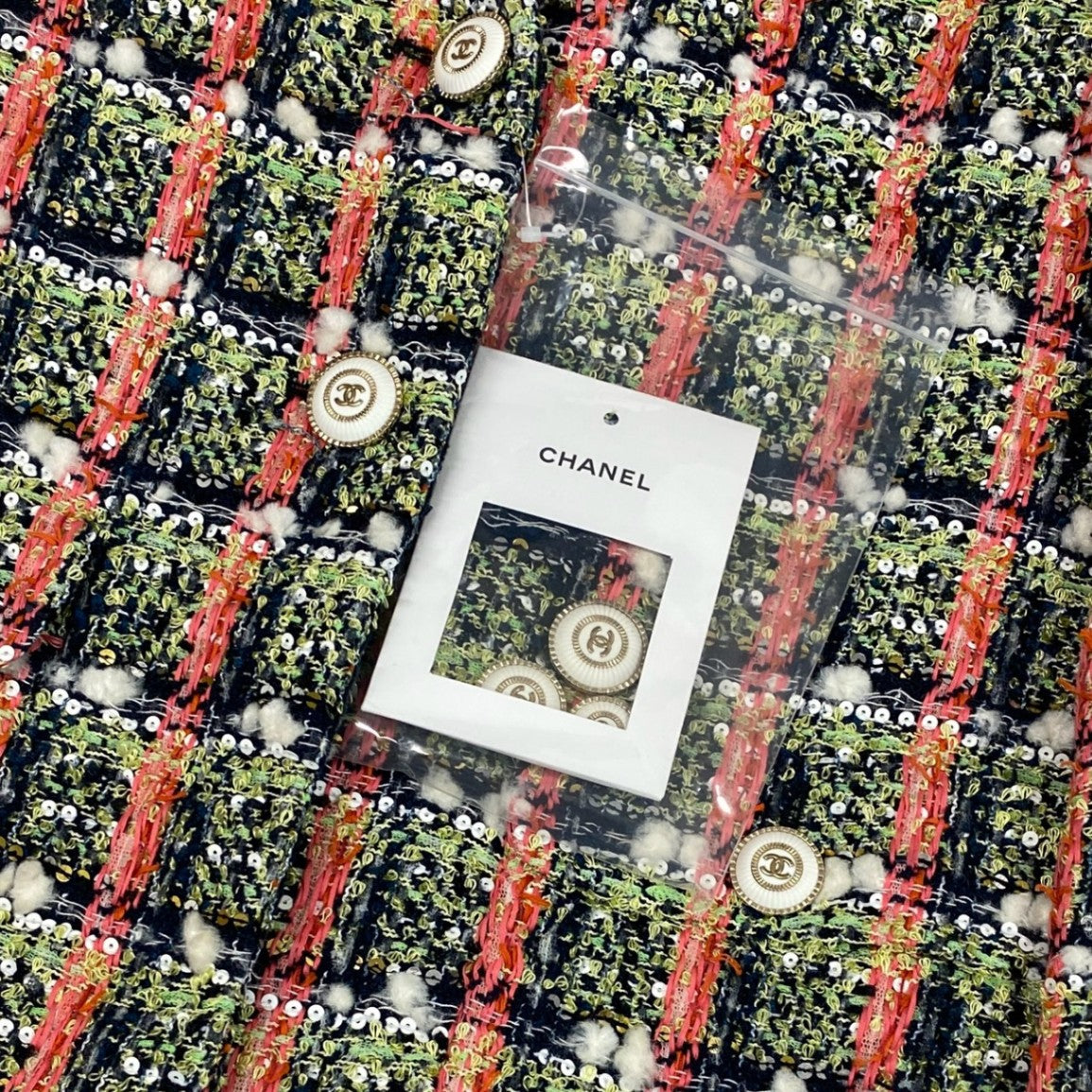 Cd7 CHANEL シャネル 2020クルーズライン P62793 スパンコール混 ツイードジャケット 4Pジャケット サイズ34 レディース ココマークボタンk02i