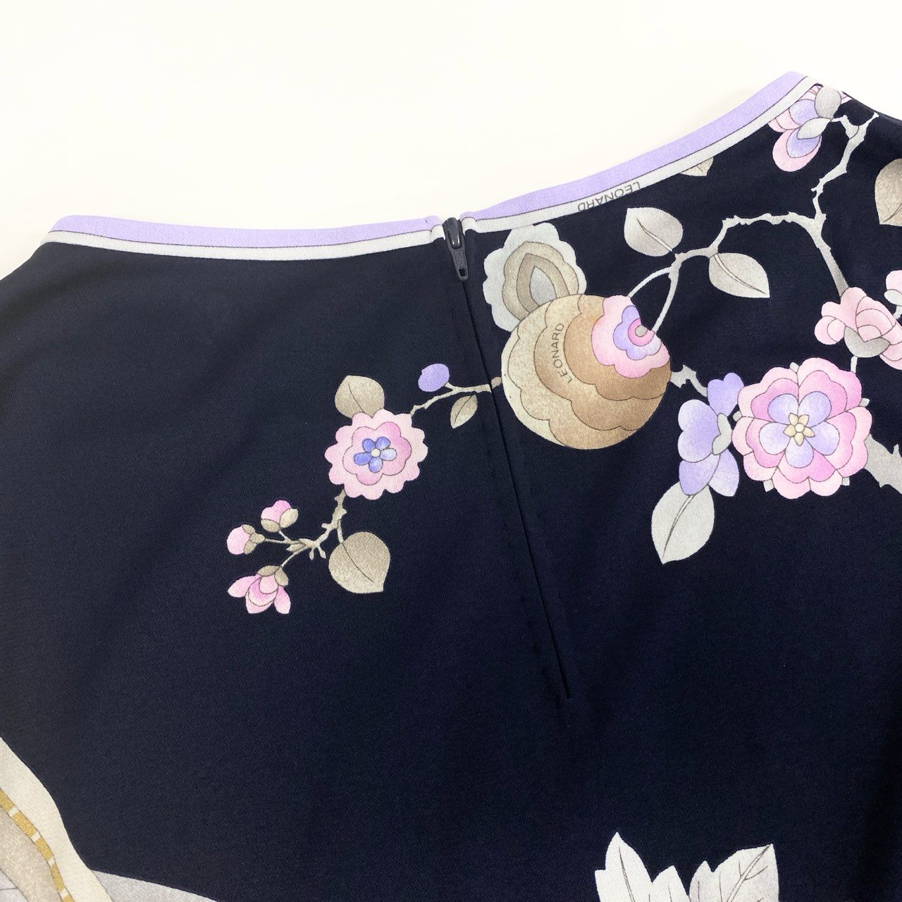 6b12 LEONARD レオナール ロングスリーブカットソー カンカン素材 美しい花柄プリント 0179513 Lサイズ ネイビー レディース 女性用u02t