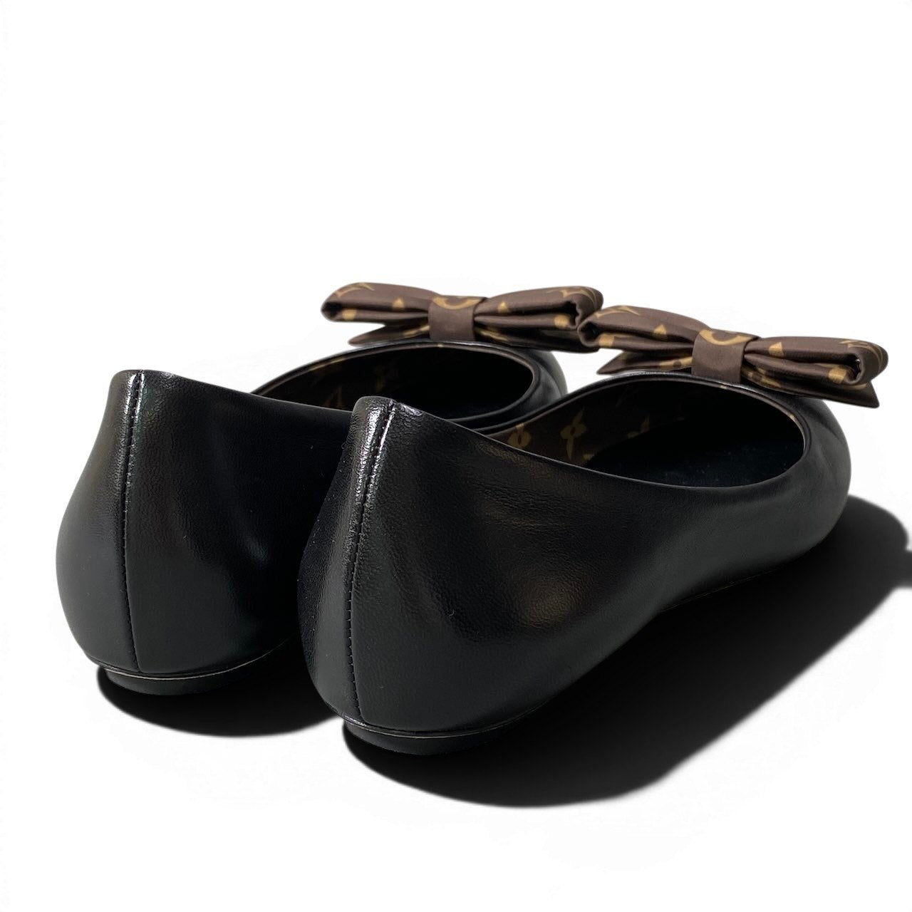 e8 《極美品》 LOUIS VUITTON ルイヴィトン モノグラム リボン フラットシューズ Monogram Ribbon Flat Shoes サイズ36 ブラック レザー 箱付t18r