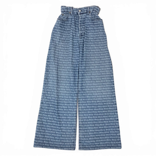 55L23 miu miu ミュウミュウ 2024SS ワイドレッグジーンズ ロゴプリント デニムパンツ サイズ25 インディゴ レディース ボトムスk02i