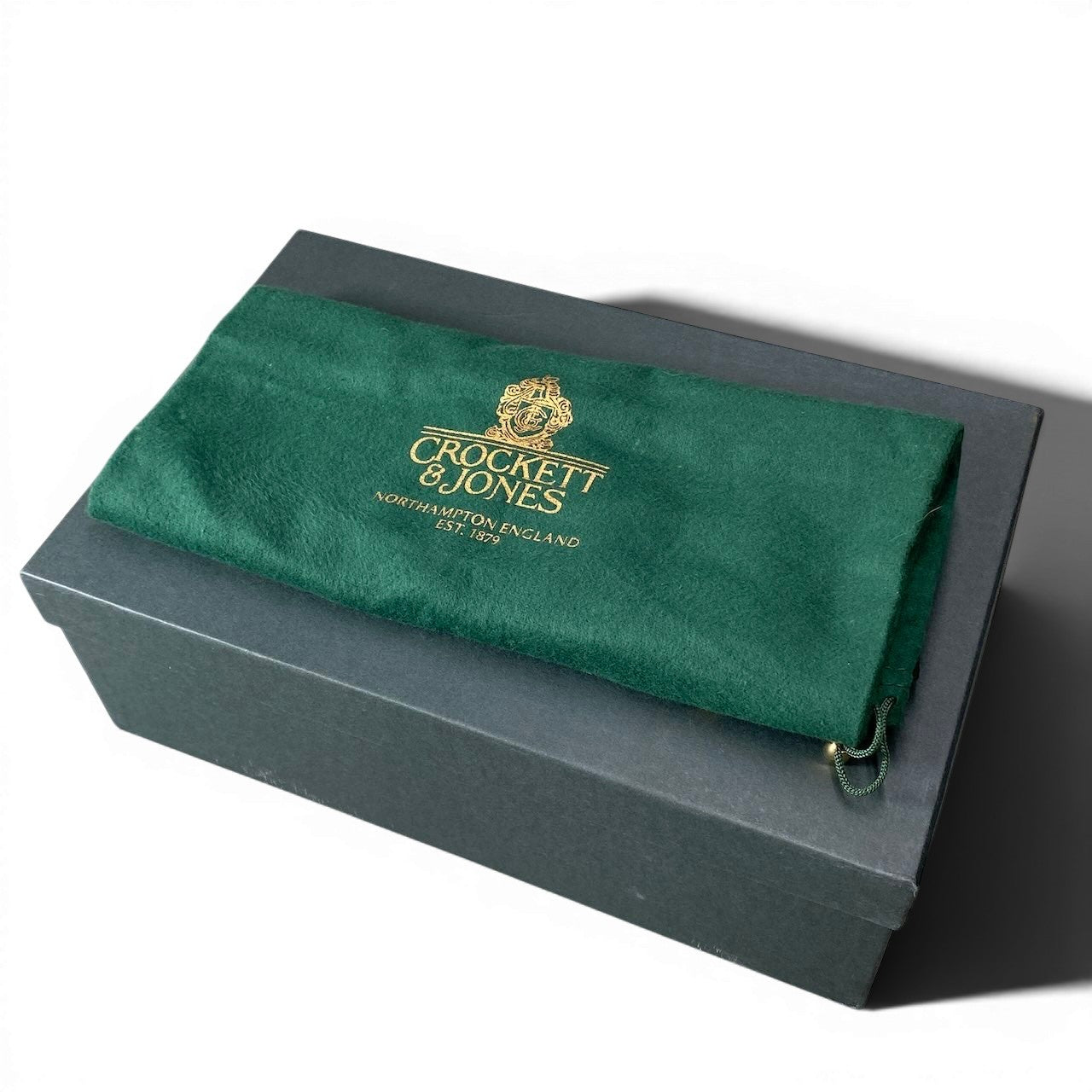 2f10【美品】 CROCKETT & JONES クロケットアンドジョーンズ CHERTSEY チャートシー プレーントゥ チャッカブーツ スウェードレザー シューズ サイズ9 ブラック メンズ 紳士靴u02t