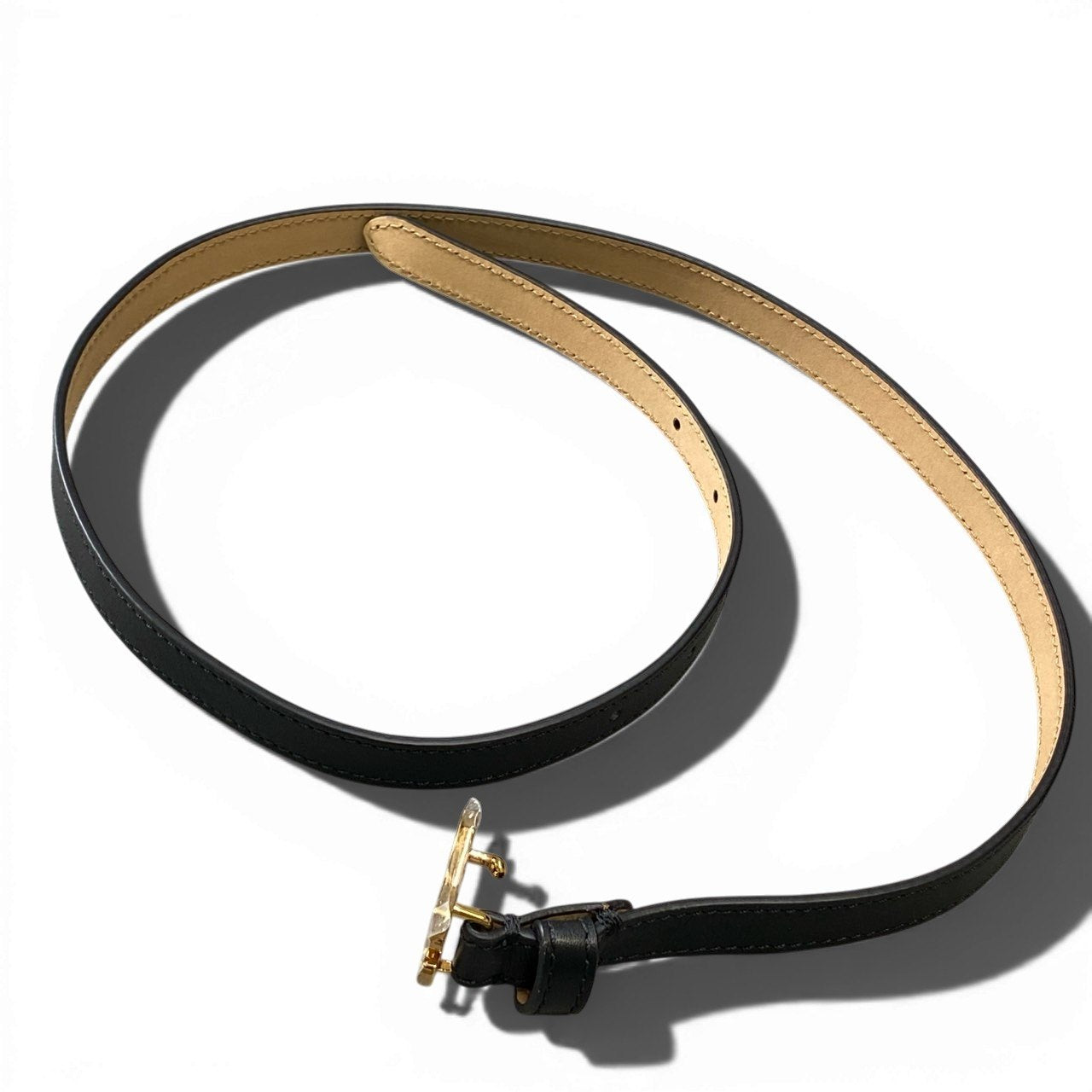 a6【美品】FENDI フェンディ ベルト カリグラフィー バックル 細ベルト イタリア製 ブラック レザー 本革 レディースk02i