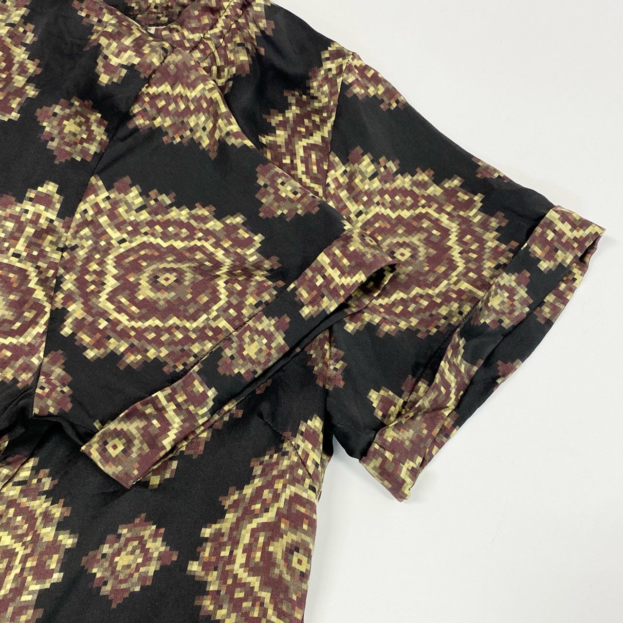 77j28 DRIES VAN NOTEN ドリスヴァンノッテン 半袖カットソー ブラウス シルク100％ 総柄 36サイズ マルチカラー レディースu02t