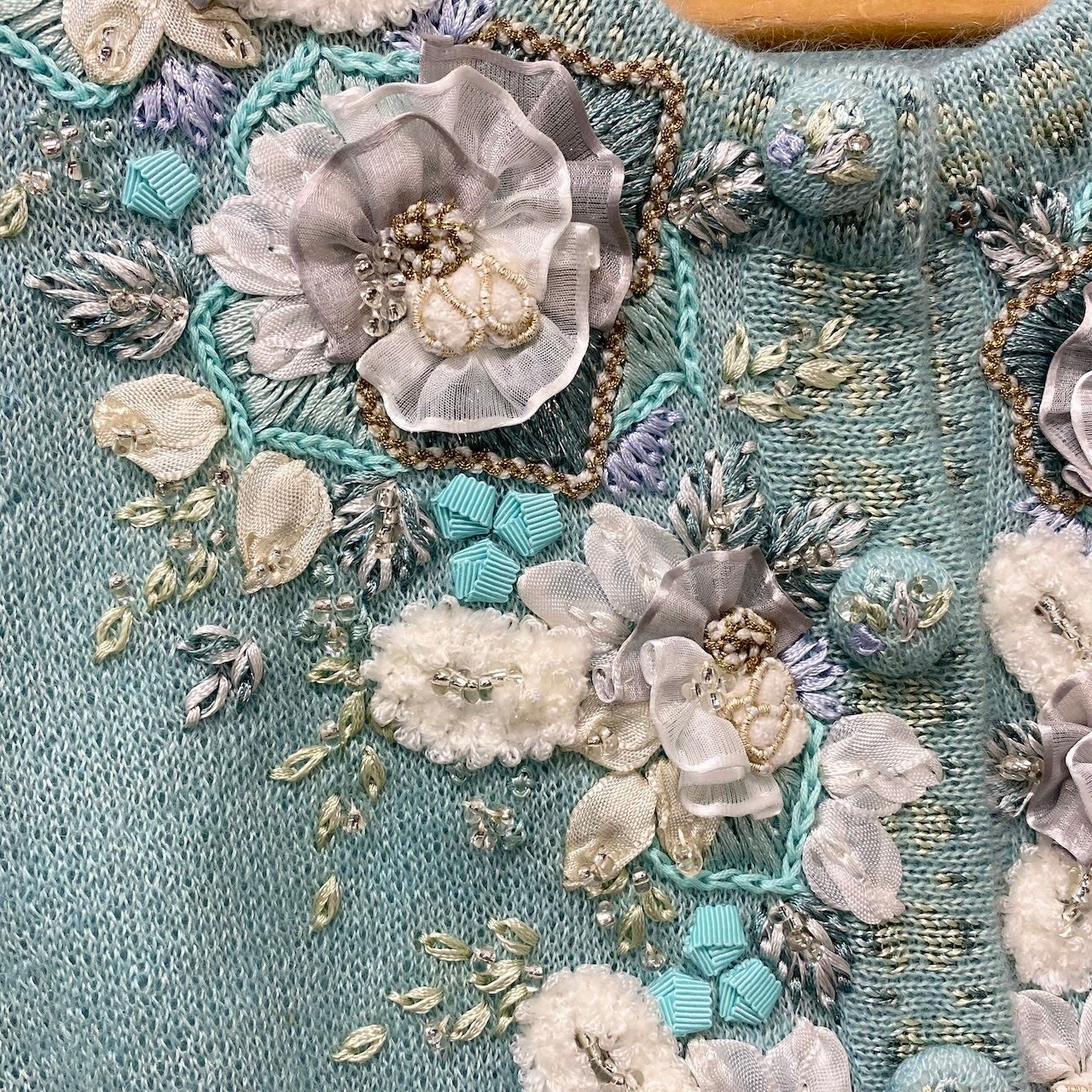 58g5 ATELIER SAGAN アトリエサガン ロングスリーブカーディガン ニットセーター 刺繍デザイン Mサイズ ミントブルー レディース 女性用u02t