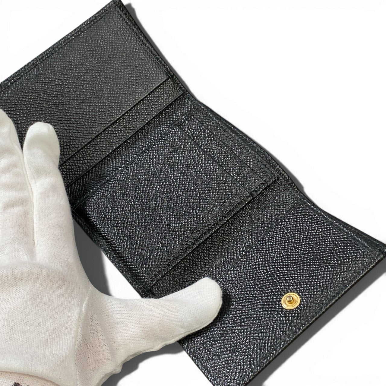 a6 DOLCE&GABBANA ドルチェアンドガッパーナ 三つ折り財布 ウォレット DGロゴ ラインストーン ブラック レザー 本革 レディースk02i