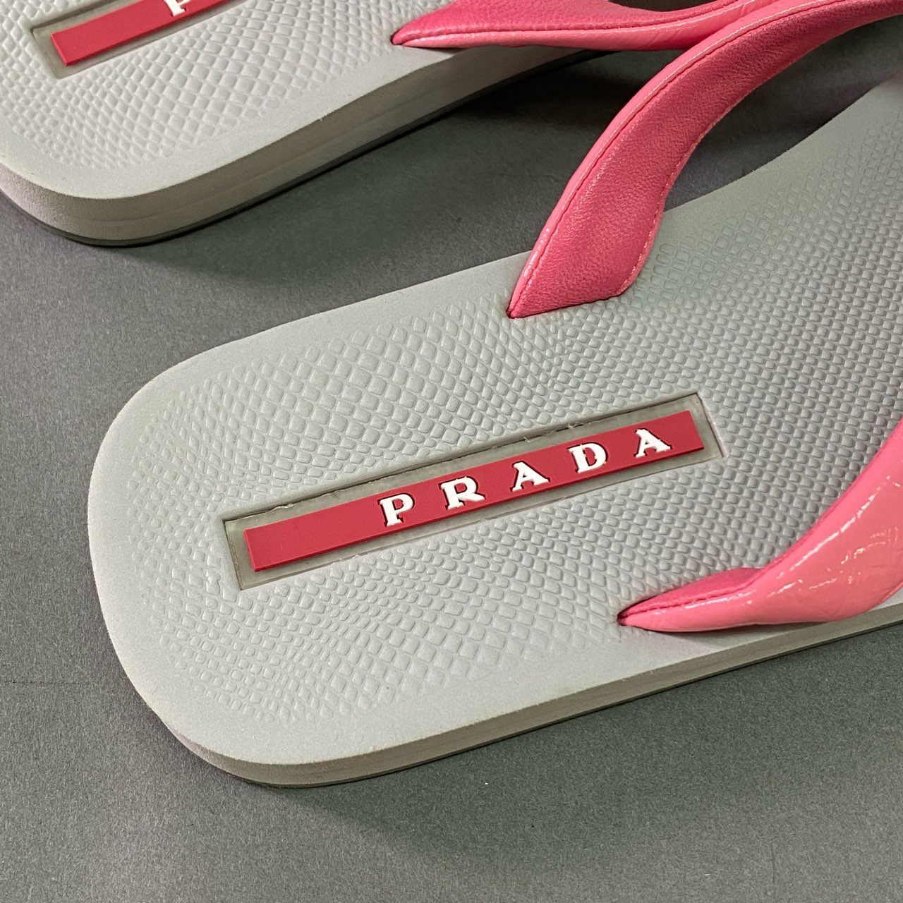 4j24 PRADA SPORT プラダ スポーツ ビーチサンダル トングサンダル 39 ピンク グレー フラット