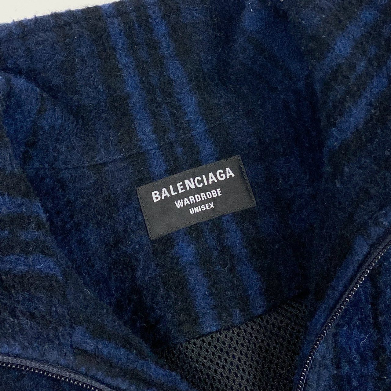 24i25 BALENCIAGA バレンシアガ フリースジャケット ブルゾン ロゴ刺繍 チェック 675648 サイズ44 ブルー ブラック メンズu02t