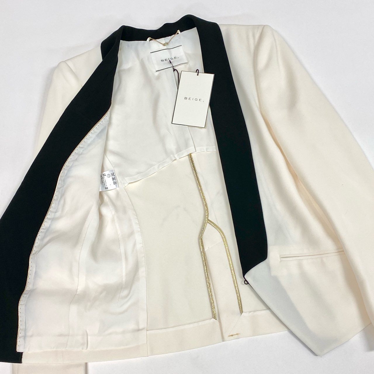 36a7 《タグ付き》 BEIGE, ベイジ タキシード風 テーラードジャケット 2 ホワイト 羽織 オンワード ONWARD 日本製 タグ付きt18r