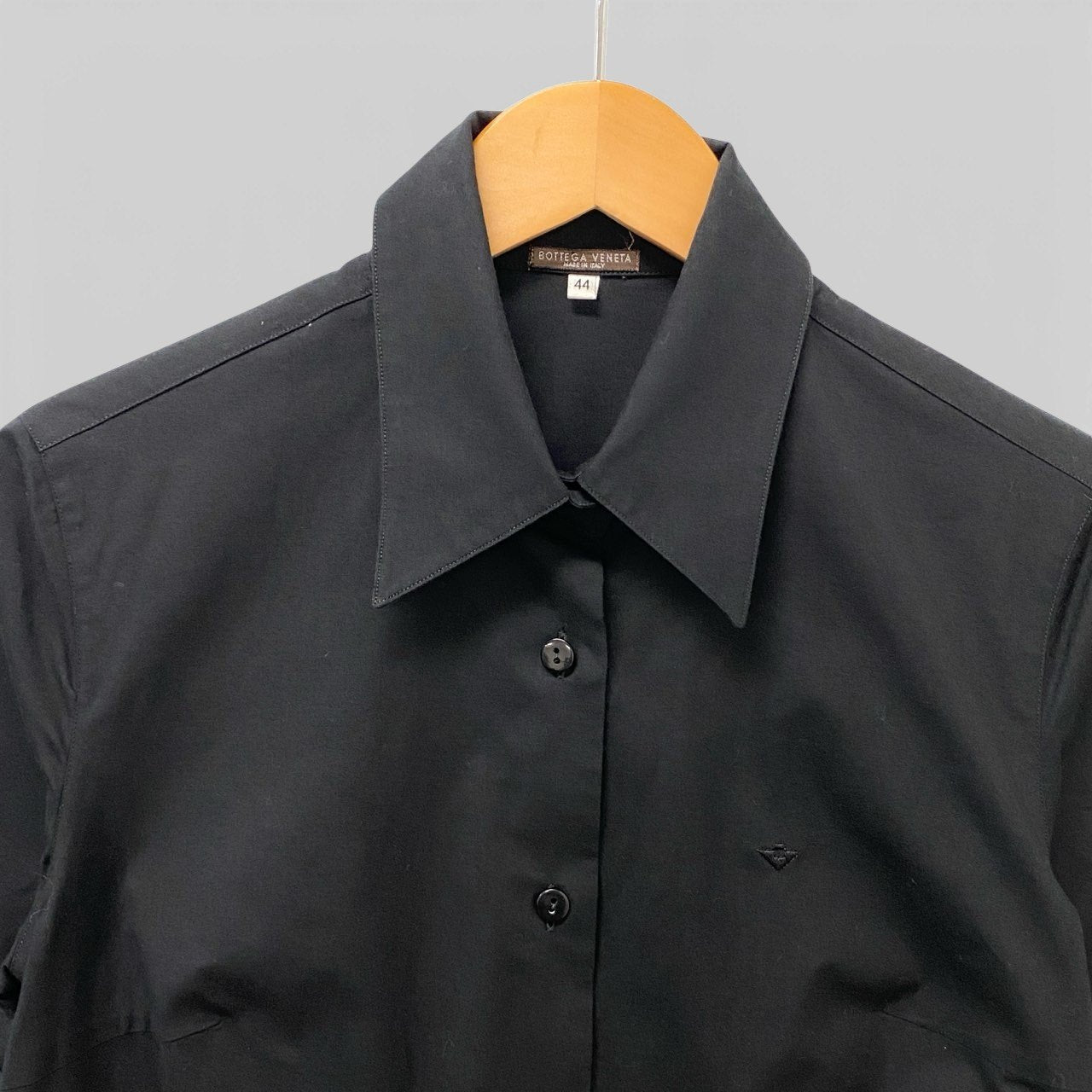 Eb17 【美品】BOTTEGA VENETA ボッテガヴェネタ 半袖シャツ ワイシャツ シャツブラウス ロゴ刺繍 44サイズ ブラック レディース 女性用u02t