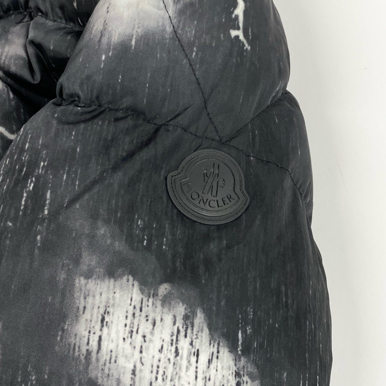 34j28 MONCLER モンクレール 定価￥247.000 18/19aw FABAS ライトニングボルト ダウンジャケット 雷雲 フーディ D20914196555 1 ブラックo07t