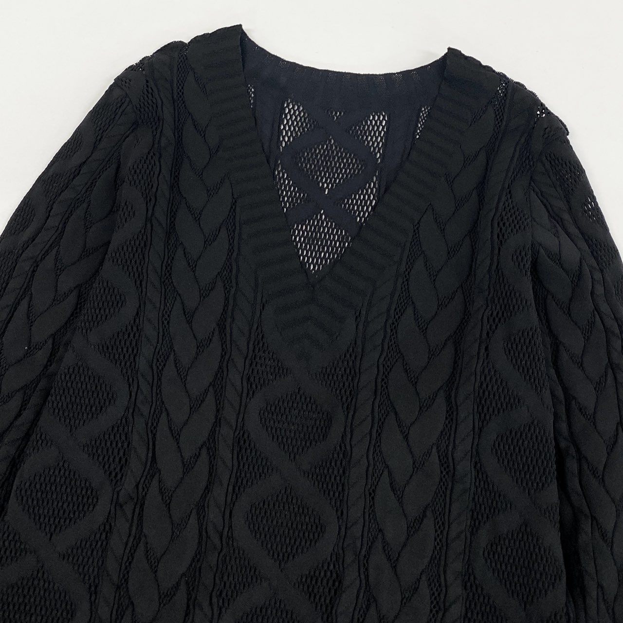 37a26【美品】 PLEATS PLEASE プリーツプリーズ イッセイミヤケ Vネックセーター ケーブル編み風 カットソー PP94-LK922 3 ブラック レディース 女性用k02i