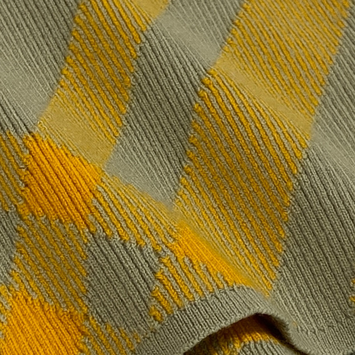 Mj13 【未使用タグ付】 BURBERRY バーバリー タートルネック リブニットセーター バイカラー 8077465 サイズXXS ベージュ イエロー メンズu02t