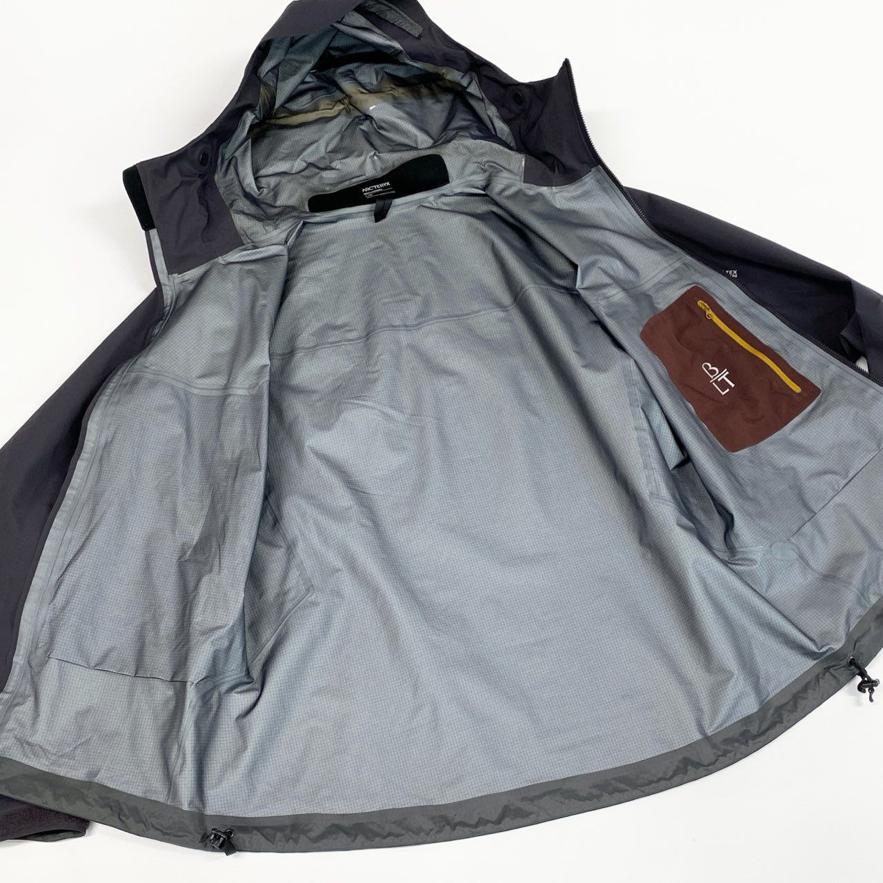 33a26 ARC’TERYX アークテリクス BETA LT JACKET ベータLTジャケット マウンテンパーカー ゴアテックス  Lサイズ ダークグレー ナイロン100％ メンズo07t
