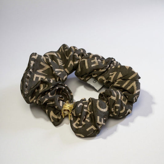 b2 CELINE セリーヌ ロゴ シュシュ ヘアアクセサリー トリオンフ ゴールド金具 グリーン シルク フランス製ta1