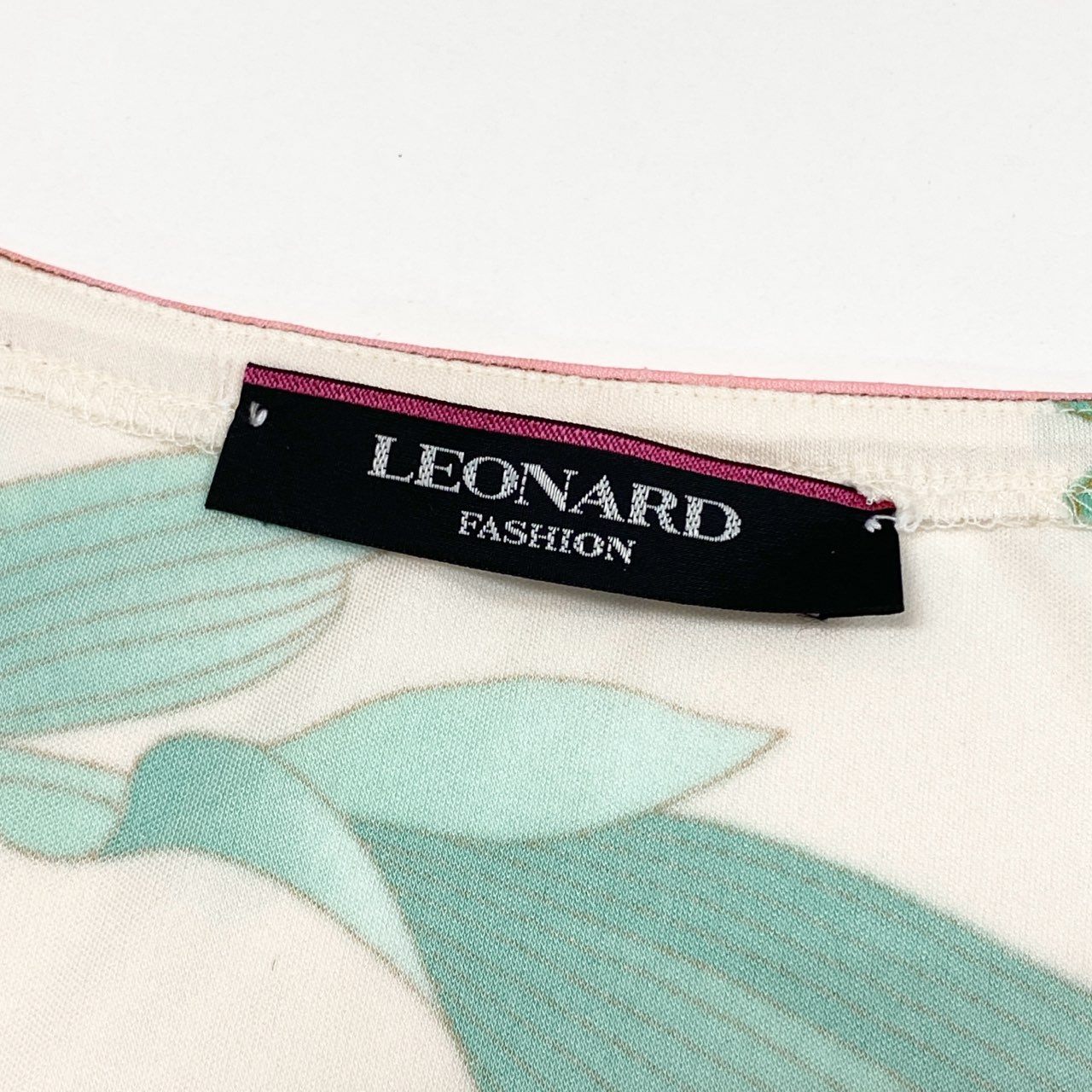 66i18 《美品》 LEONARD レオナール 美しい花柄プリント カンカン素材 ノースリーブワンピース ひざ丈ワンピース 0330243 サイズ1 ピンク レディースu02t