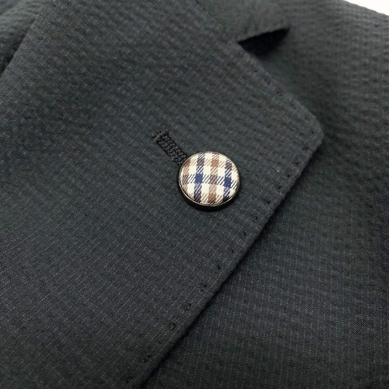 4k23《未使用保管品》 Aquascutum アクアスキュータム 定価￥96.800円 SUMMER TEC.3 TROPICAL JACKET PANTS セットアップスーツ シングル 2B 伸縮ストレッチ メンズ 紳士服 2205207026 / 2205207026 38 ブラックu02t