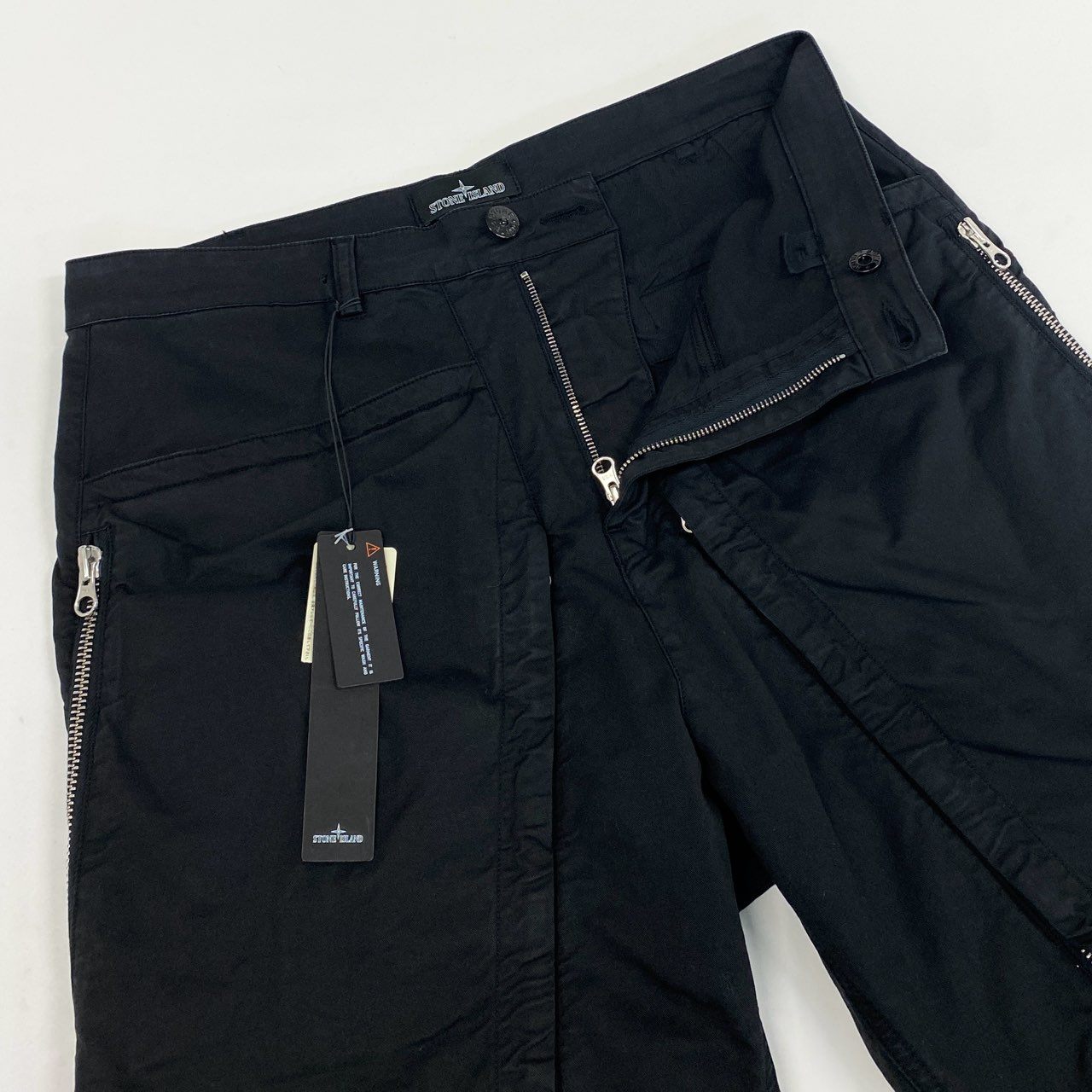 32l26 《未使用保管品》 タグ付 Stone Island ストーンアイランド SHADOW PROJECT BERMUDA SHORTS シャドウプロジェクト バルミューダ ショーツ ショートパンツ ハーフパンツ カーゴ 6819L0208 48 ブラック