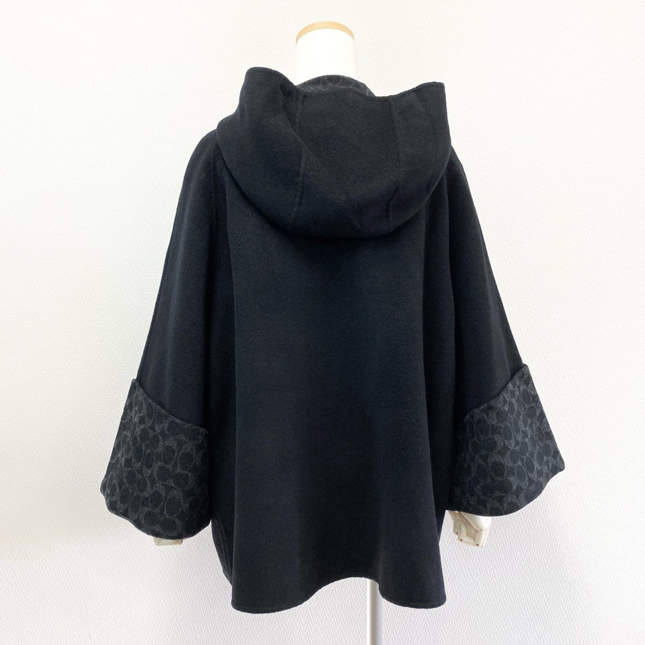 15K18 COACH コーチ ウールケープ フーデッド ハーフコート フルジップ 切替ロゴ ウールブレンド レディース 女性用 アウター CL278 XS/S ブラックマルチu02t