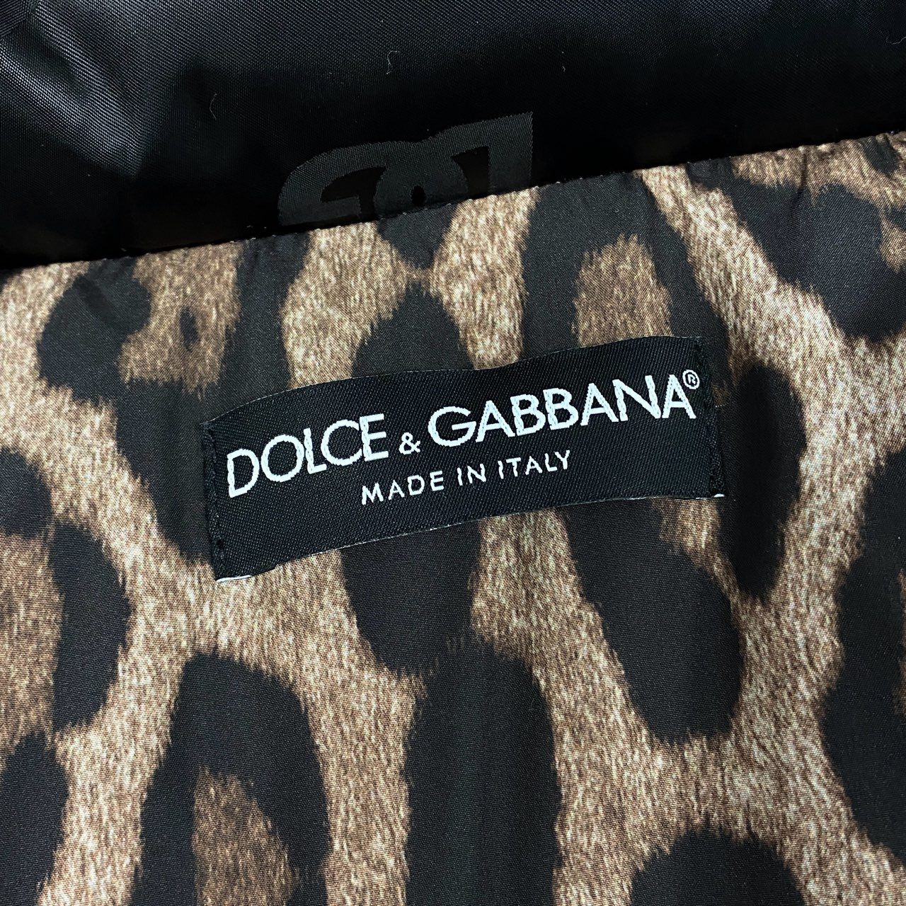 Ic10 《未使用品》定価44万 DOLCE&GABBANA ドルチェアンドガッバーナ 現行 DGロゴ パテッド サテンジャカード ダウンジャケット サイズ40 ブラック D&G タグ付t18r