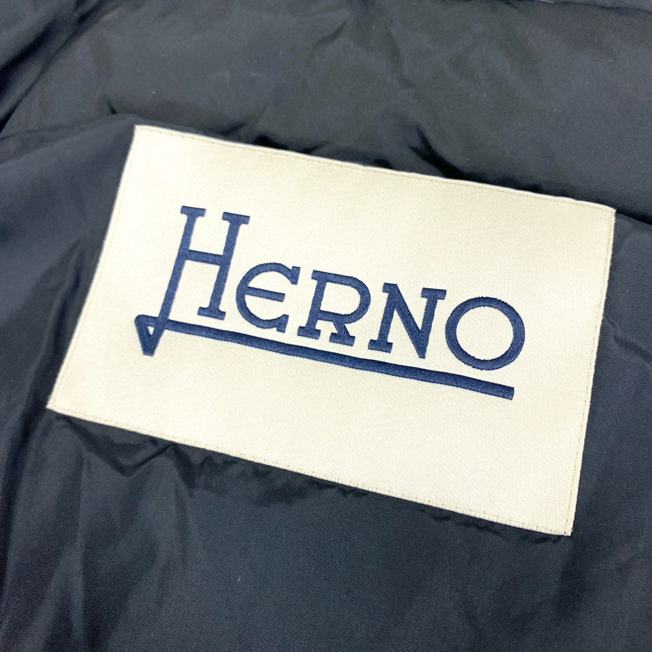 26i30 HERNO ヘルノ ダウンジャケット ダウンコート アウター ハイネック PI0664D-12004-9389 42サイズ ブラック レディースo07t