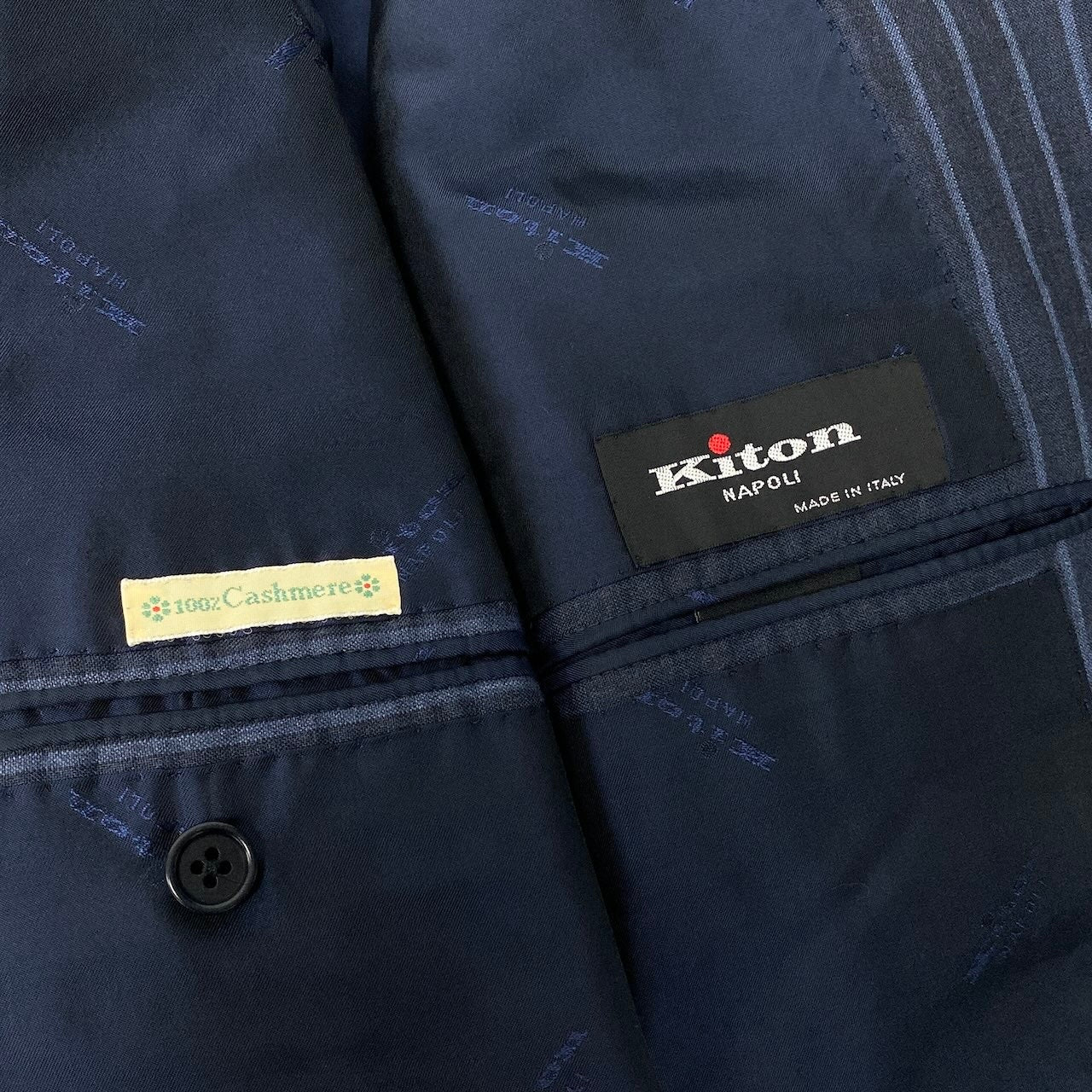 49d5 【イタリア製】Kiton キートン キトン サイズ54  カシミヤ100％ 3ボタン シングルスーツ セットアップ 背抜き 4シーズン向け ストライプ メンズ フォーマルk02i