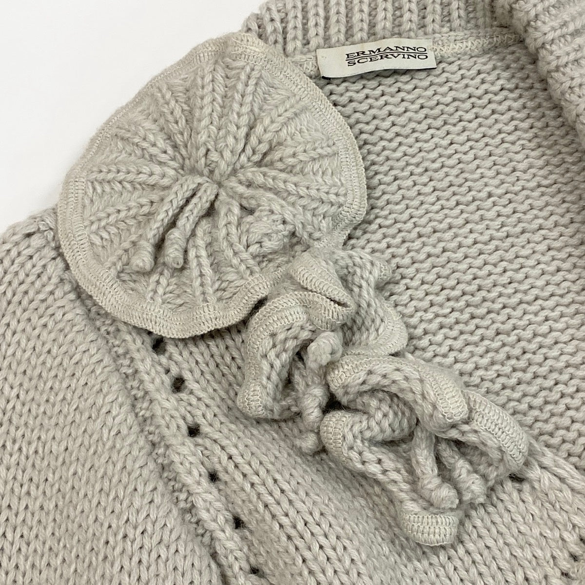 63f2 ERMANNO SCERVINO エルマンノシェルヴィーノ ローゲージ ニットカーディガン フリルニット フラワーモチーフ サイズ38 ライトベージュ レディース 女性服o07t
