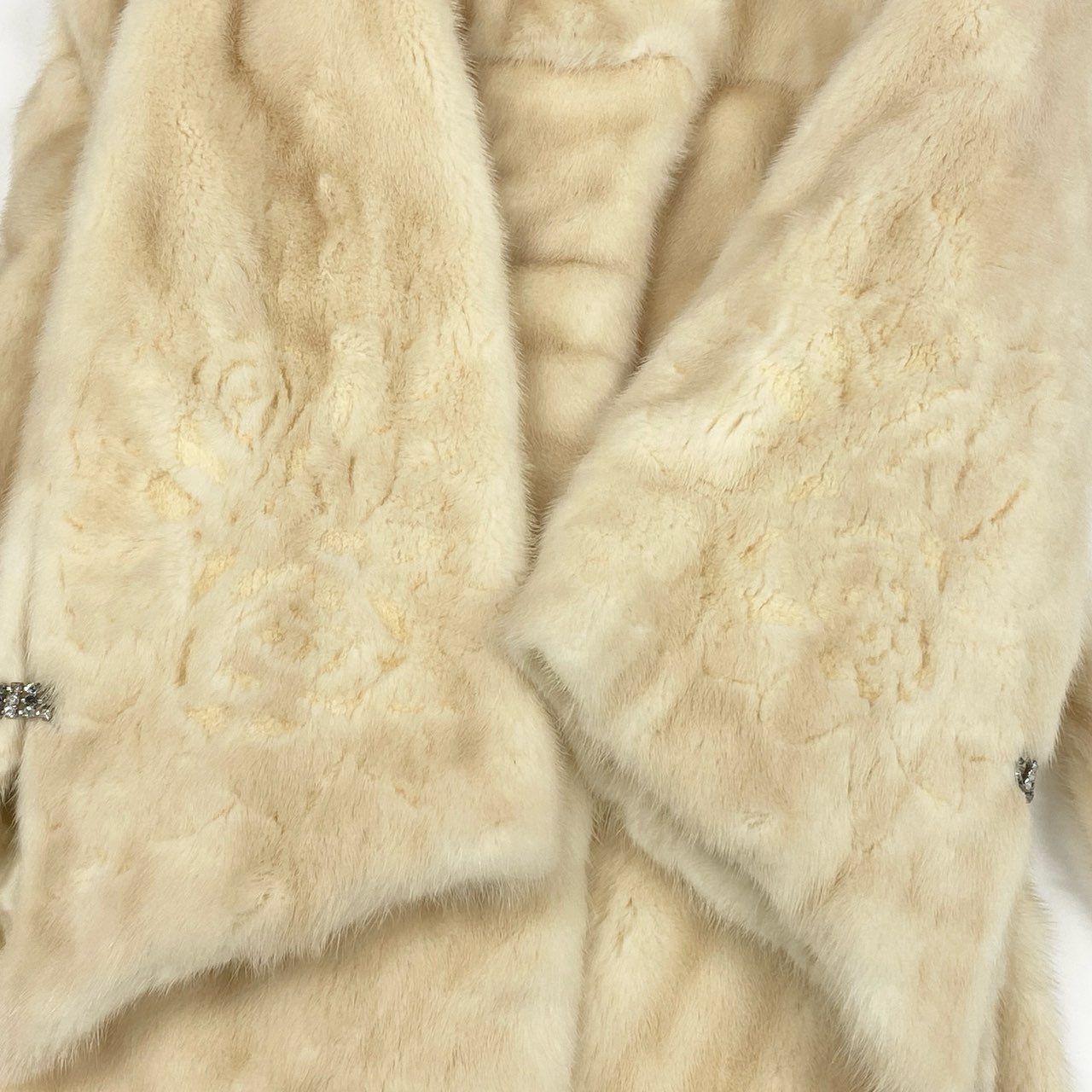 48k2《超希少》 Pellicce Moda ペリーチェモーダ パールミンク フラワーカービングデザイン 超ロングコート 120cm ホワイト 最高級本毛皮 MINK FURt18r