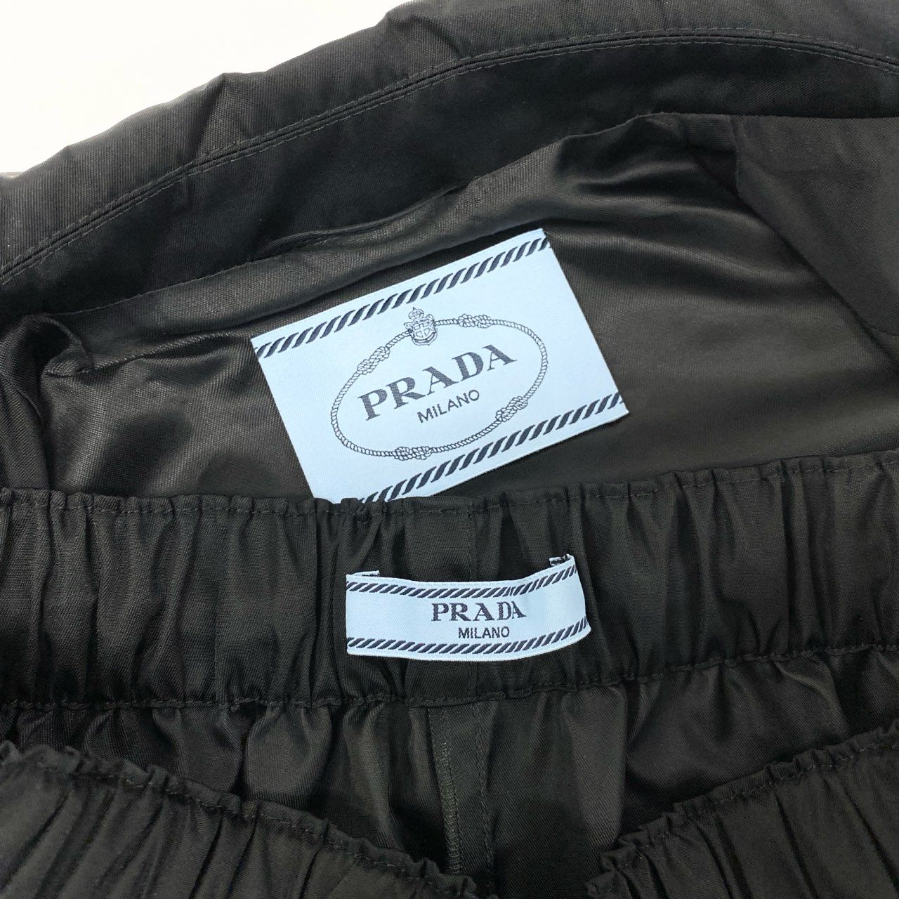 73j28 PRADA プラダ Re-Nylon クロップド セットアップ 292101 / 22C757 38 ブラック ブルゾンジャケット ショートパンツt18r