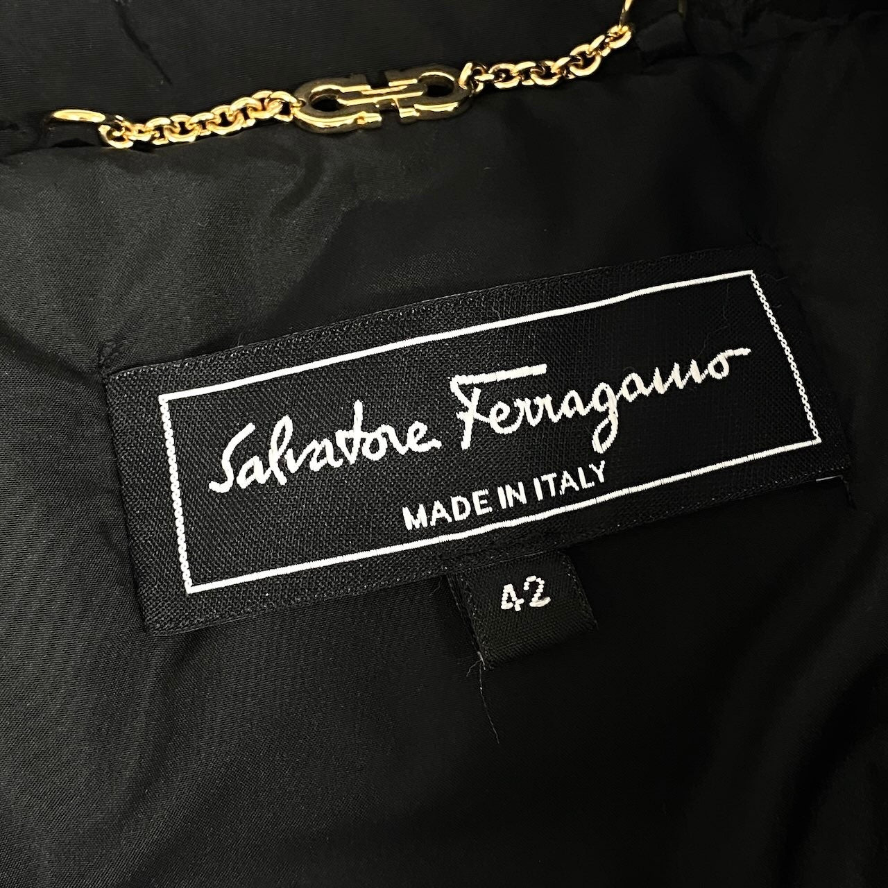 23e14 Salvatore Ferragamo サルヴァトーレフェラガモ ロングダウンコート ガンチーニゴールド金具 アウター 42サイズ ブラック ゴールド レディース 女性用u02t
