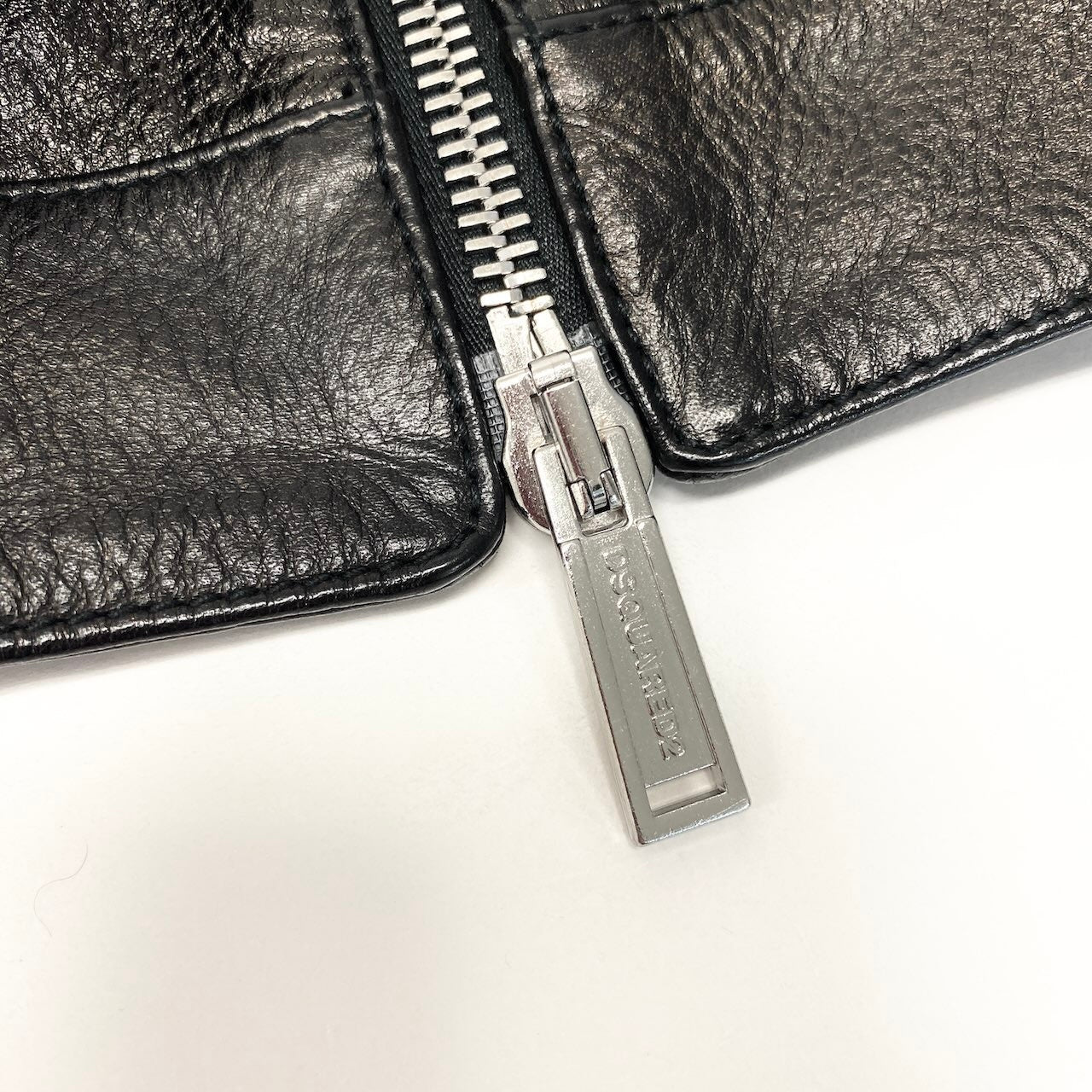 27e11 DSQUARED2 ディースクエアード シングルレザージャケット S74AM1476 サイズ44 ブラック 牛革 ライダースジャケット ルーマニア製t18r