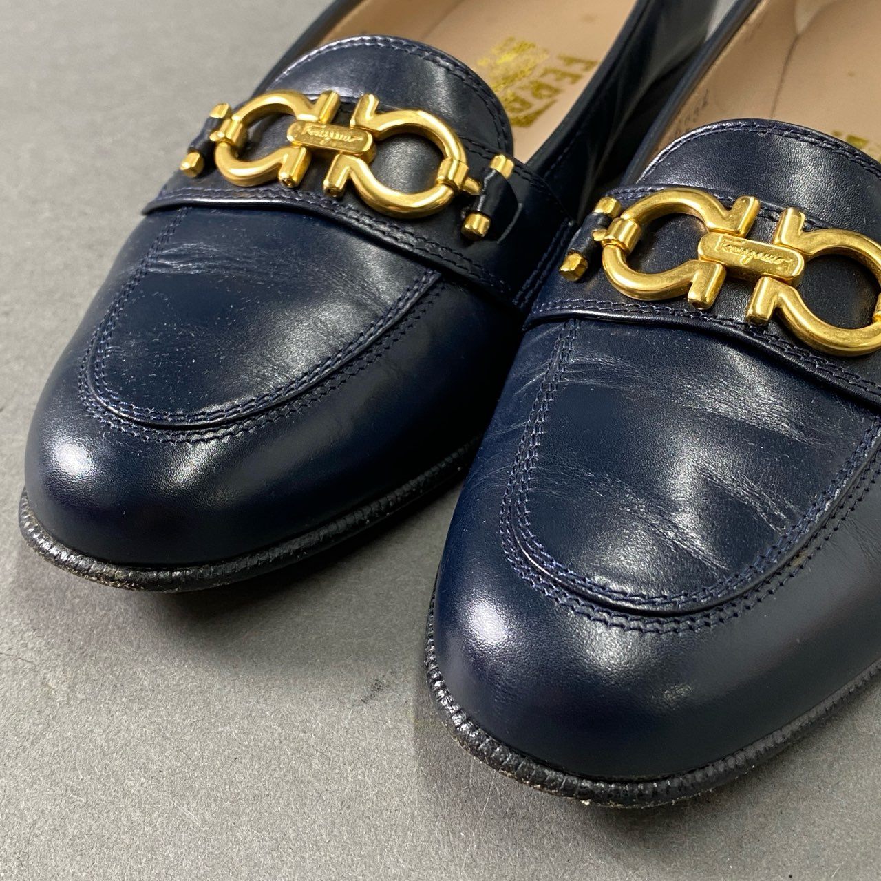 8f11 Salvatore Ferragamo サルヴァトーレフェラガモ ガンチーニ ゴールド金具 レザーローファー 革靴 サイズ4 1/2C ネイビー レディース 女性用 靴