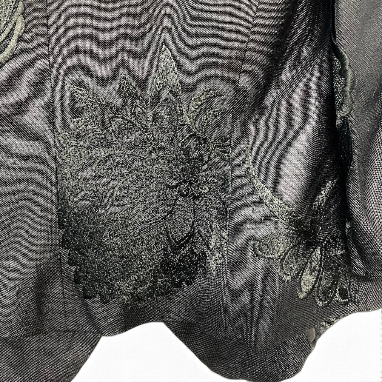62i1 GIANFRANCO FERRE ジャンフランコフェレ ヴィンテージ ノーカラージャケット 刺繡デザイン サイズ42 ブラック レディースu02t