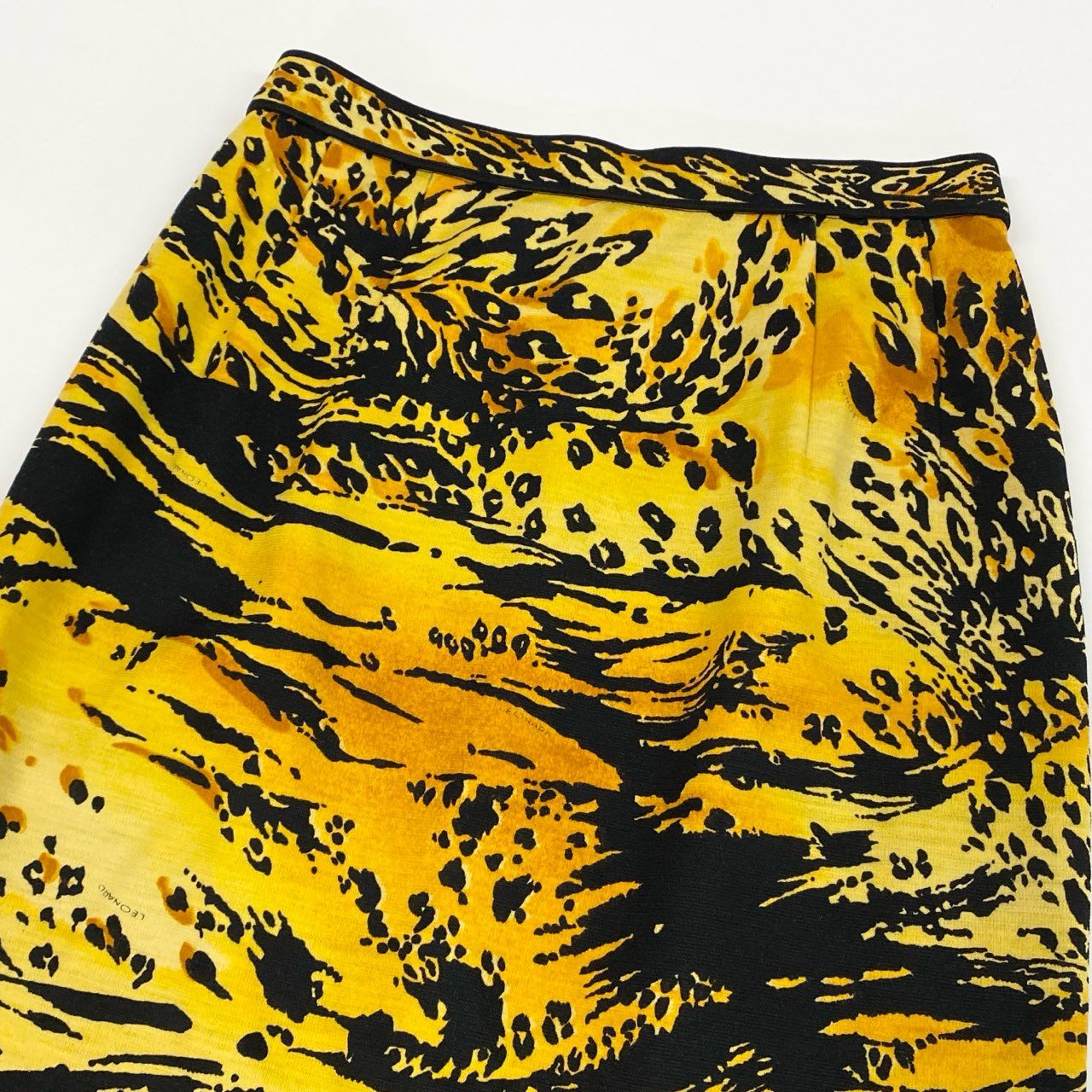 3k19 LEONARD FASHION レオナール タイトスカート ひざ丈スカート 総柄プリント レディース 女性用 63－90 ブラック イエロー ウール100％u02t