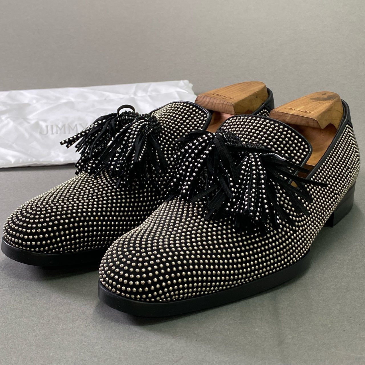 1d14 【未使用】 JIMMY CHOO ジミーチュウ スタッズ タッセルローファー 42 ブラック レザー 革靴 オペラシューズ スリッポン イタリア製 保存袋付き