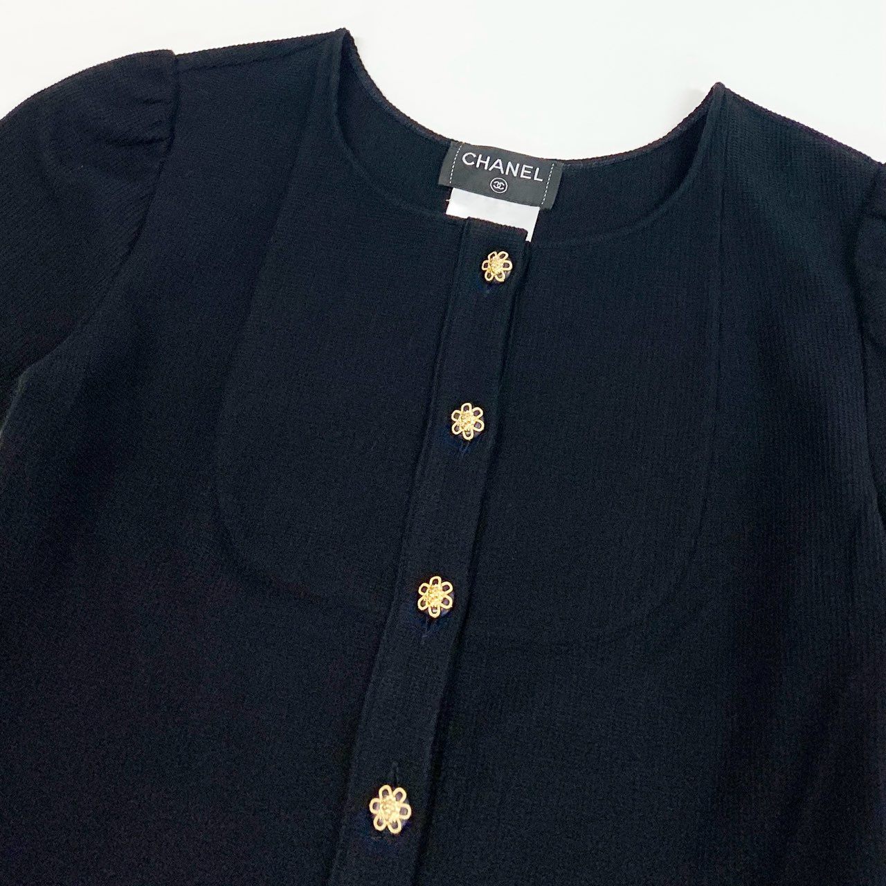 60a14 CHANEL シャネル P51842 2015年 タイトフィット 半袖カーディガン 短丈ブラウス サイズ38 ブラック レディース トップスta1