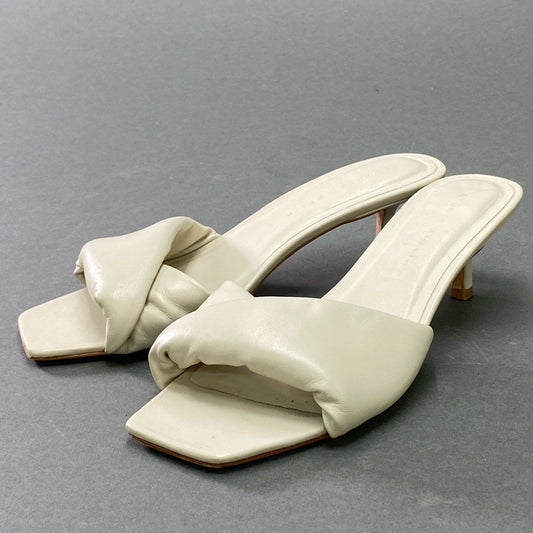 1e26 《美品》定価￥53.900 STUDIO AMELIA スタジオアメリア TWISTED FRONT SANDAL ツイステッドサンダル 23.5cm ホワイトベージュ レザー シューズ 夏