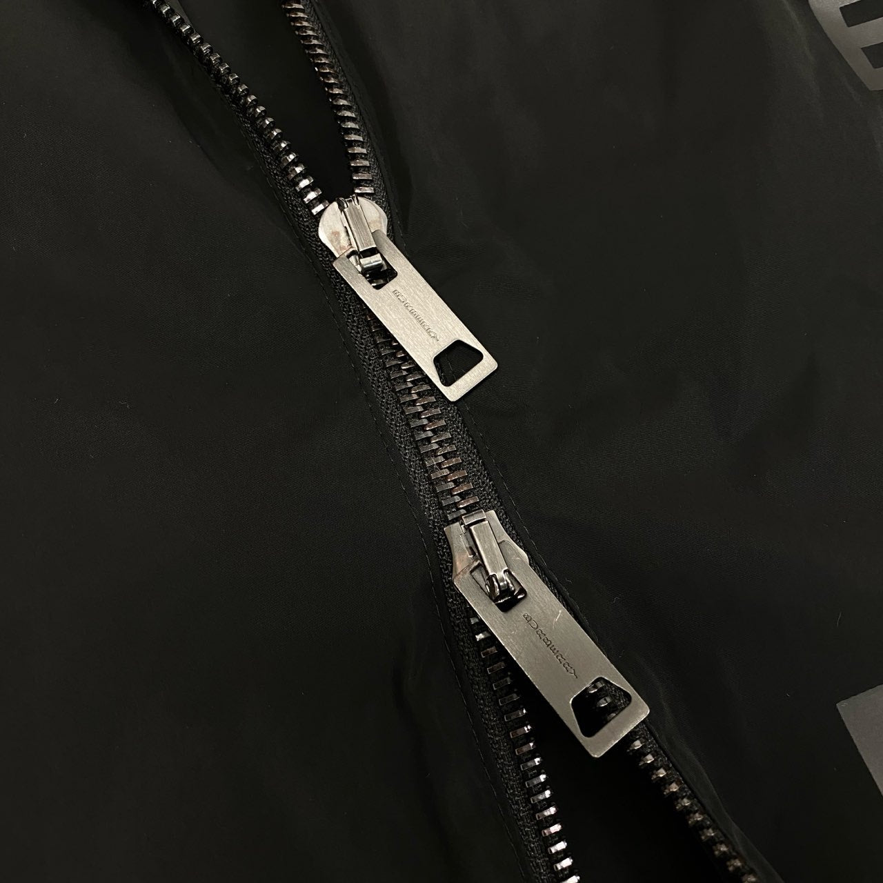 37L23 BURBERRY バーバリー ホースフェリー シェイプメモリータフタ フーデッドジャケット フーディー パーカー ダブルジップ Mサイズ ブラック ポリエステル100％ メンズo07t