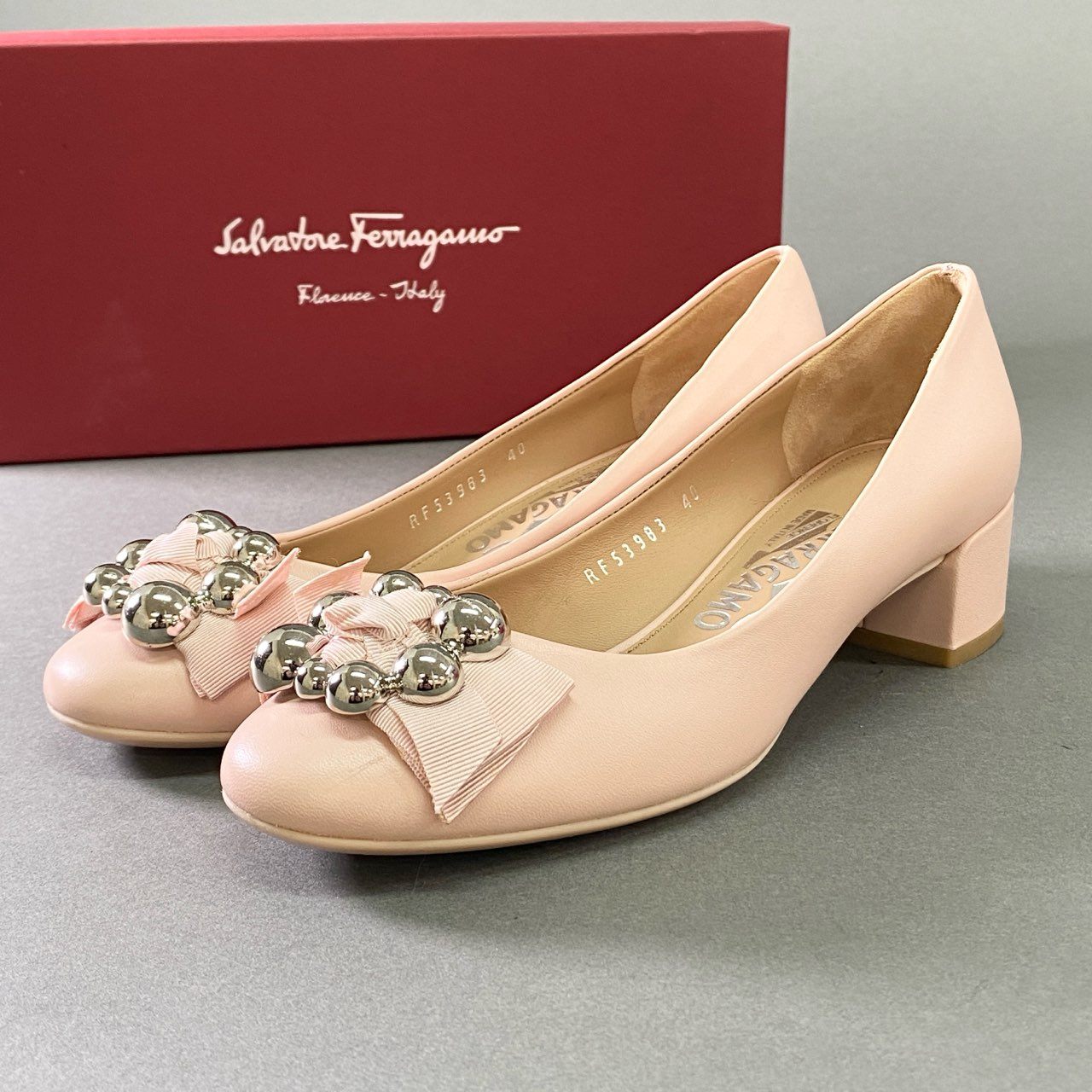 4a27 《美品》 Salvatore Ferragamo サルヴァトーレフェラガモ FLAIR 40 チャンキーヒール シルバー金具 パンプス シューズ イタリア製 40 ピンク レザー