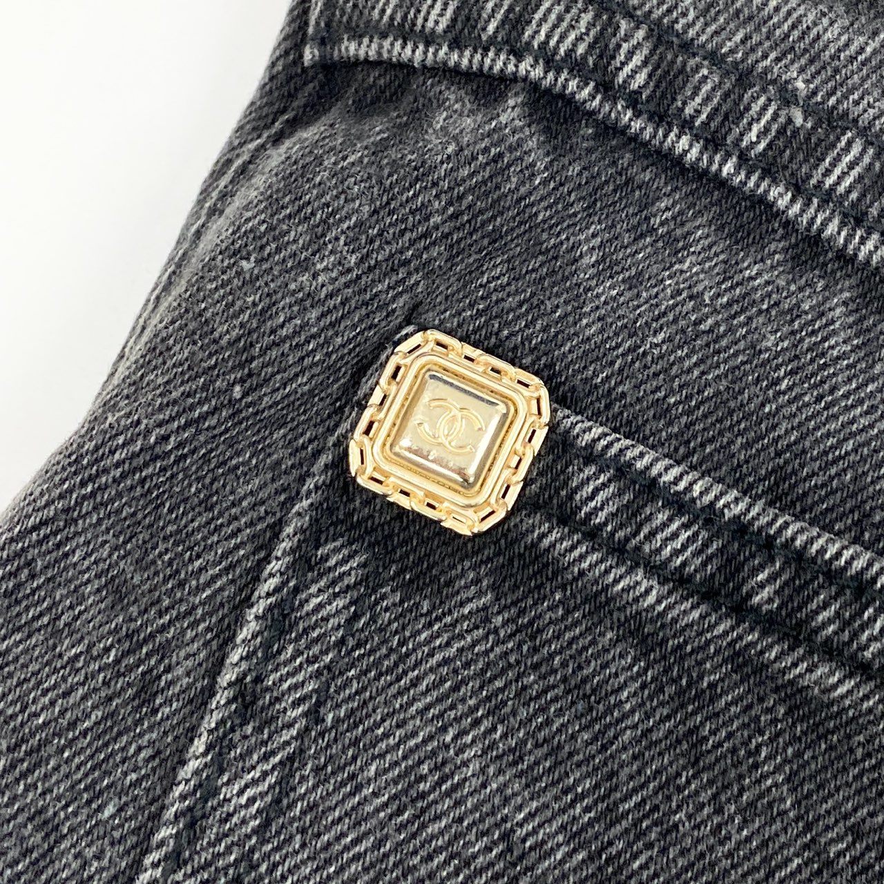 71a23 CHANEL シャネル 2020年 ライオンボタン ワイド デニムパンツ ジーパン P64403 サイズ38 グレー系 コットン レディースta2