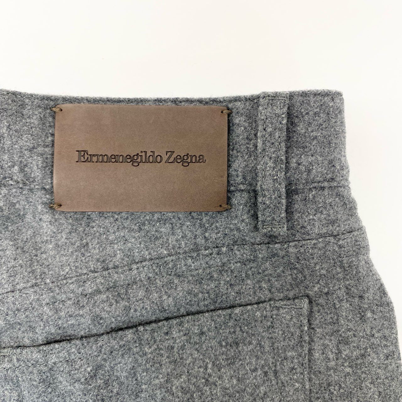 10i16《極美品》 Ermenegildo Zegna エルメネジルドゼニア トラウザーズパンツ ウールスラックス ボトムス レザーパッチ 31 グレー ウール メンズu02t