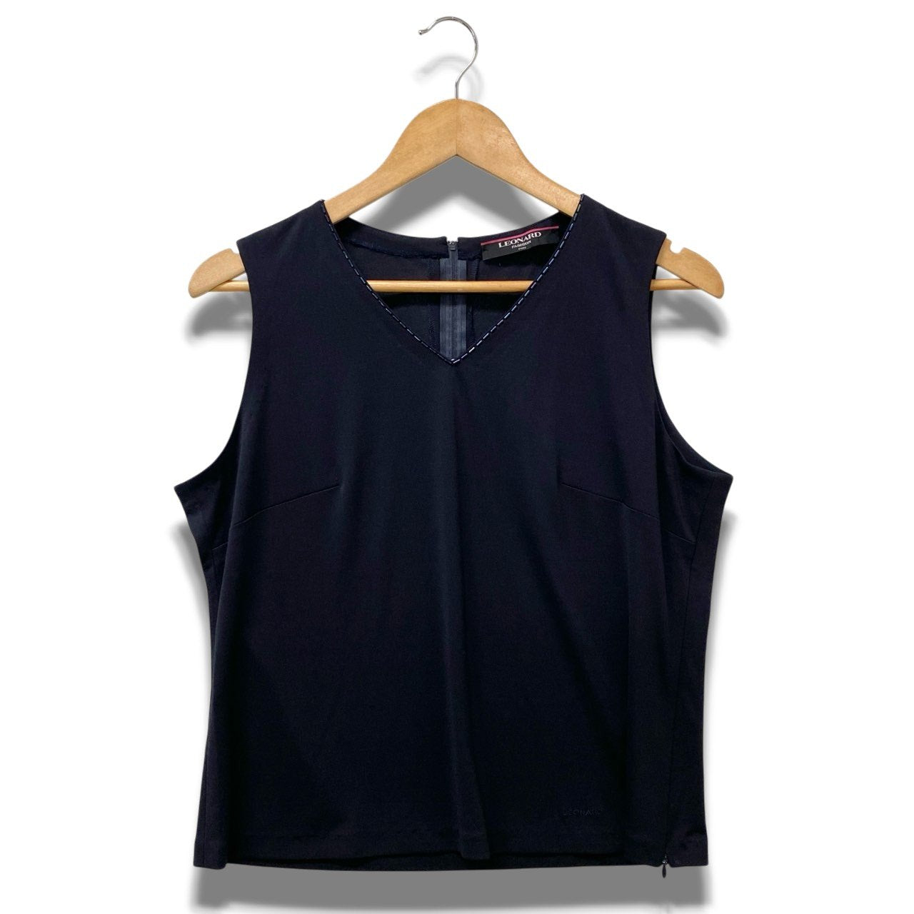 9b18 【美品】LEONARD レオナール ノースリーブブラウス Vネックカットソー トップス ブランドロゴ刺繍 ビーズ 0149550 LLサイズ ネイビー カンカン素材 レディースu02t