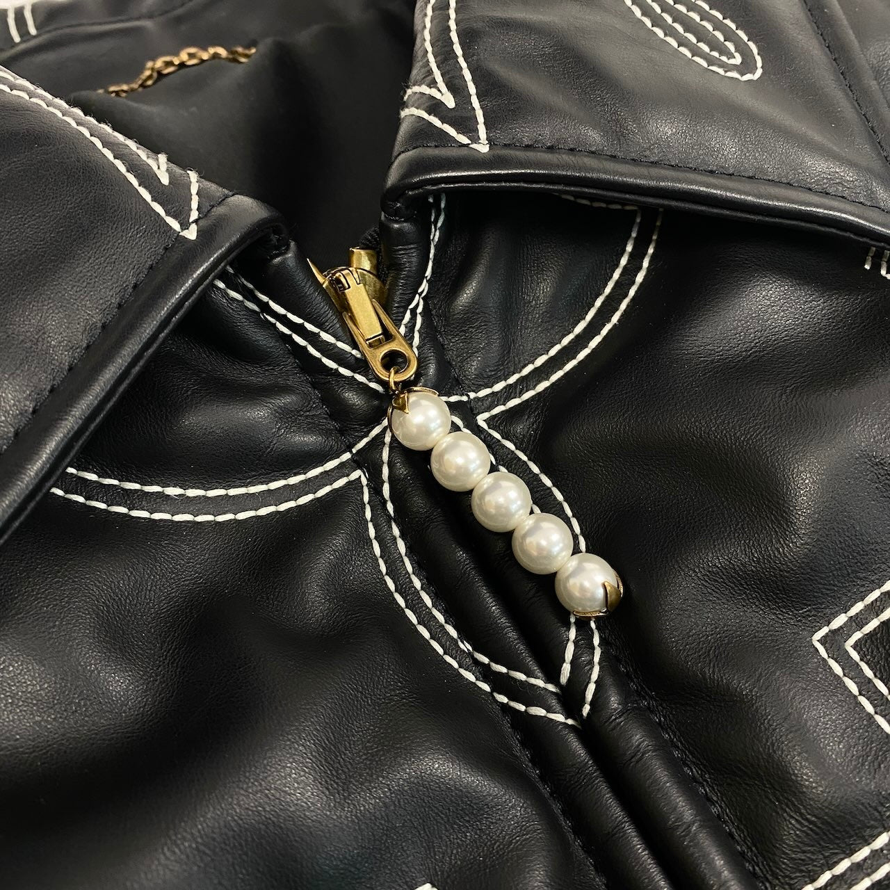 d2 《美品》 LOUIS VUITTON ルイヴィトン エンブロイダリー レザーボンバージャケット Embroidered Leather Bomber Jacket サイズ52 ブラック 牛革 超希少t18r