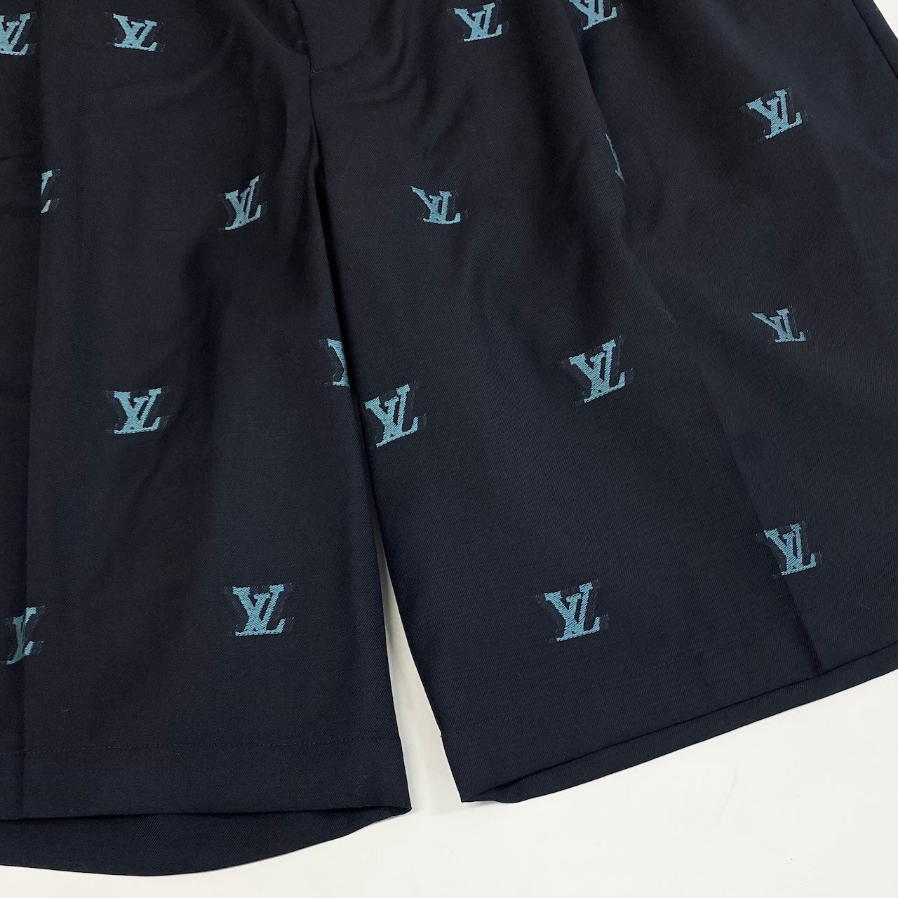 Id2 《未使用品》 LOUIS VUITTON ルイヴィトン LV ロゴショーツ Logo Short Pants サイズ46 ブラック ショートパンツ タグ付t18r