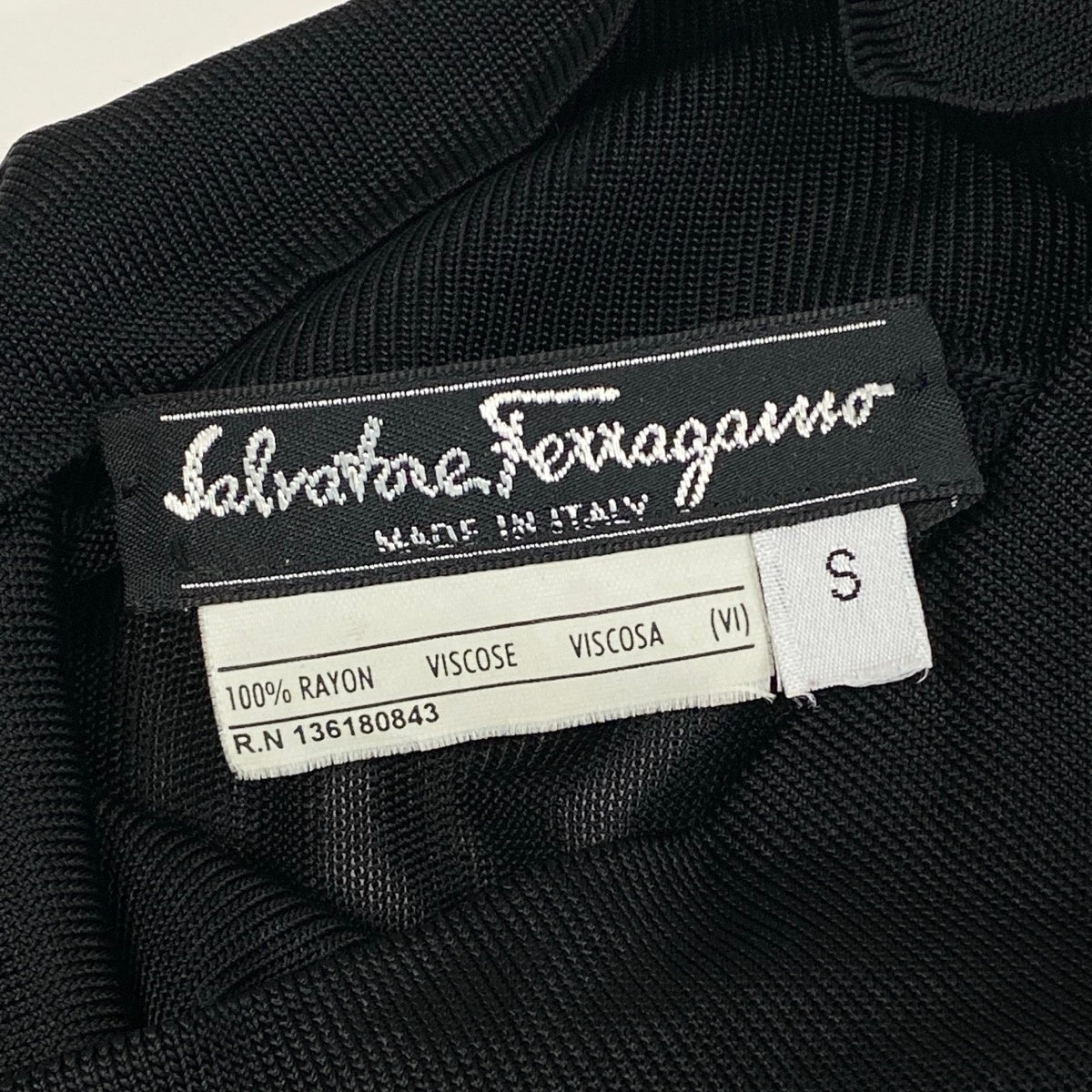Ei7 Salvatore Ferragamo サルヴァトーレフェラガモ ロングスリーブ シアートップス ハイネックカットソー サイズS ブラック レーヨン100％ レディースo07t