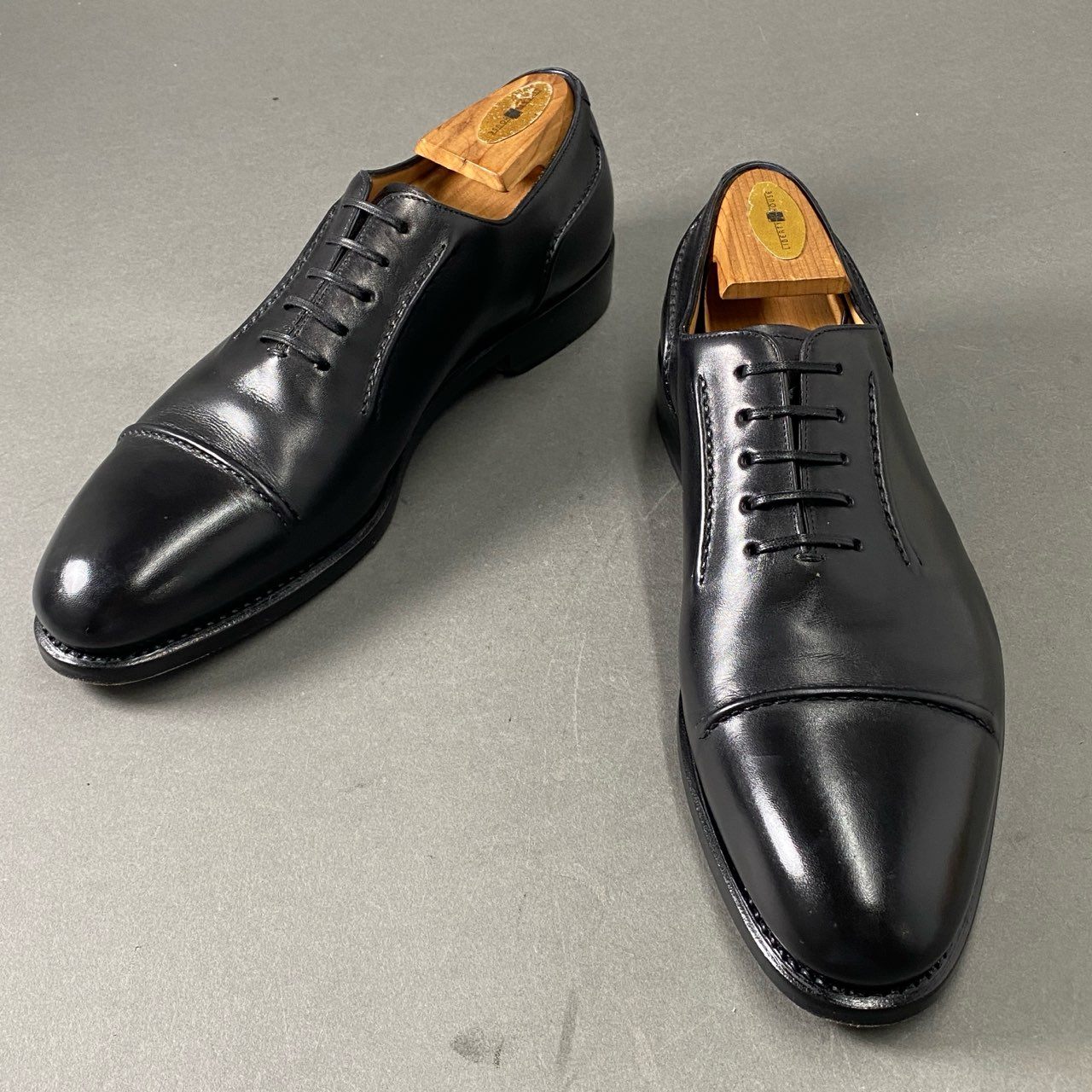 3f7 《美品》 Salvatore Ferragamo サルヴァトーレ フェラガモ キャップトゥ ドレスシューズ 7 1/2 ブラック レザー ビジネス フォーマル TRAMEZZA