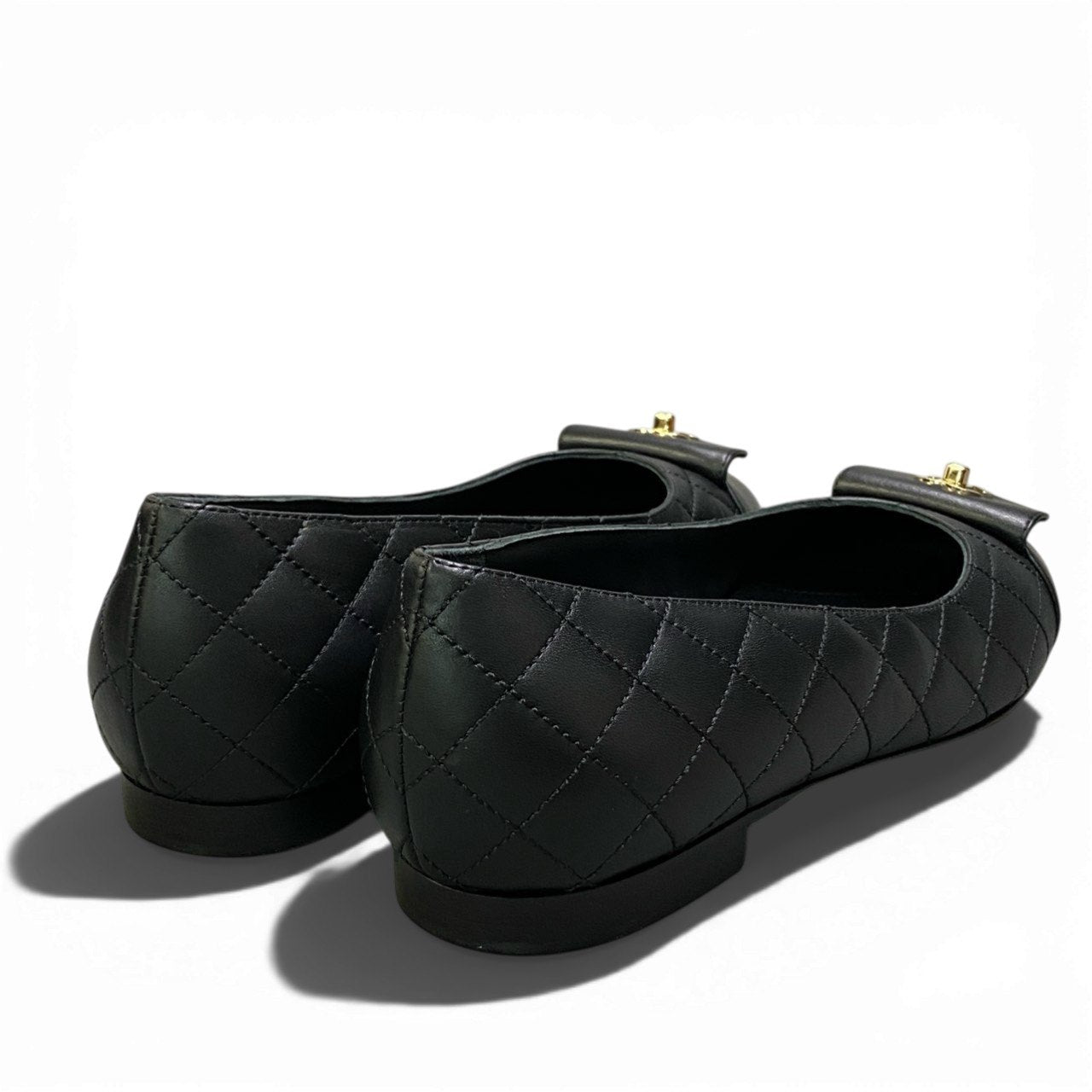 b13《極美品》 CHANEL シャネル 2024 COCOマーク パンプス マトラッセ ターンロック G45879 38 ブラック レザー レディースta1