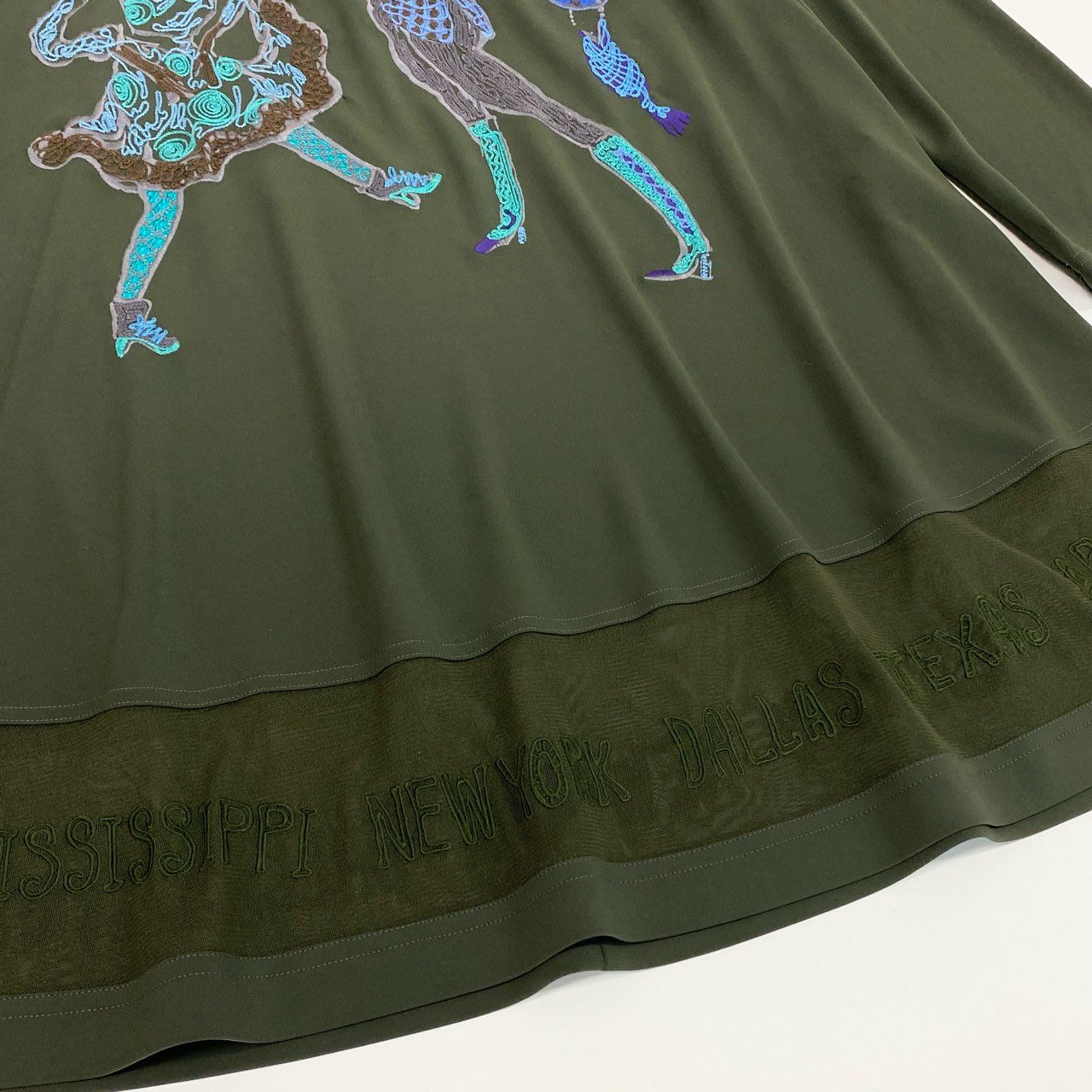 76k21《美品》 TOKUKO 1er VOL トクコプルミエヴォル ロングスリーブワンピース イラスト 刺繍 ストレッチ○ 裾切替 レディース 女性用 9 カーキu02t