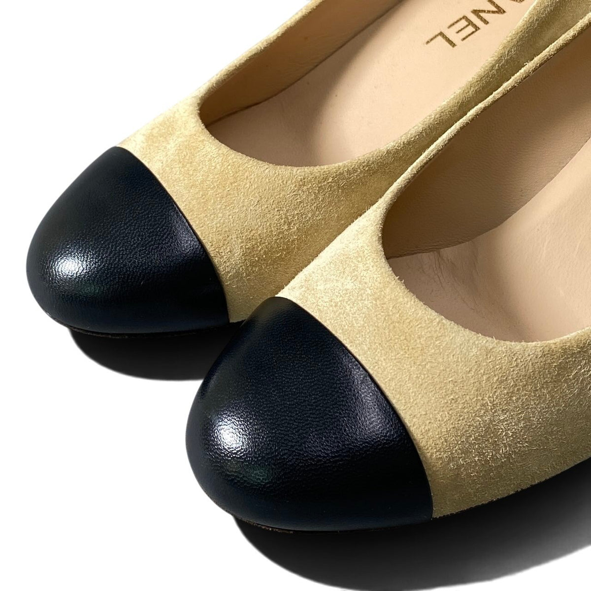 h10 【美品】CHANEL マトラッセ チェーントリム パンプス 36 1/2Cサイズ ベージュ ブラック スウェード レディース 女性用k02i