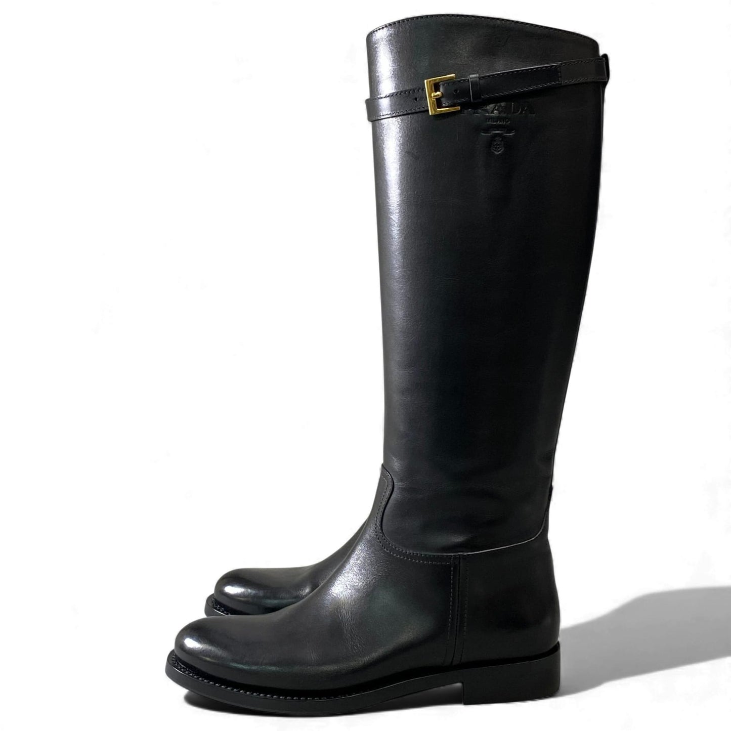 2L11 PRADA プラダ バックルストラップ付 型押しロゴ ロングブーツ サイズ38 ブラック レザー レディース 靴 ミドルブーツk02i